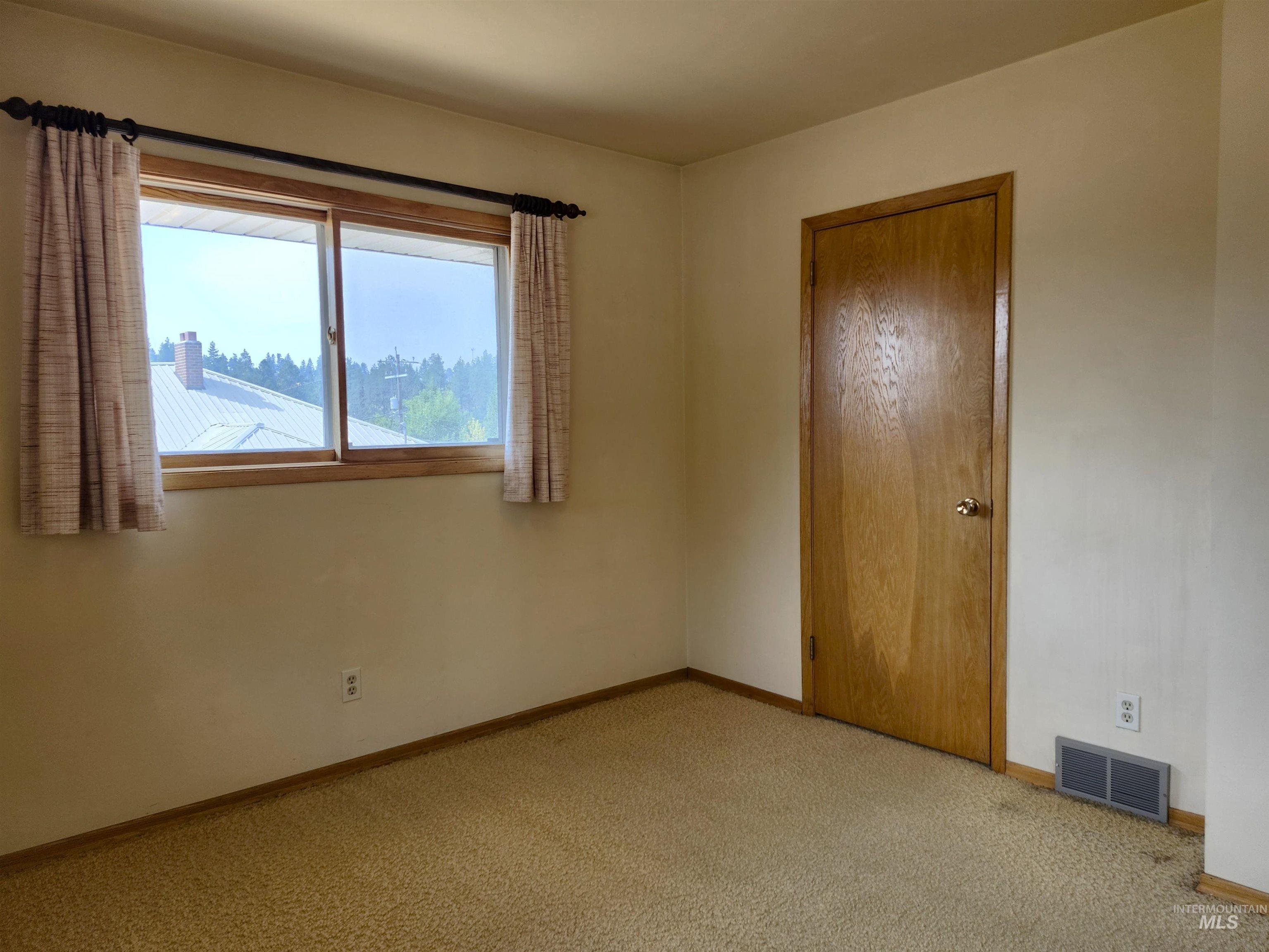 220 Cedar Street, Potlatch, Idaho 83855, 3 Bedrooms, 1 Bathroom, Residential For Sale, Price $449,000, 98998421