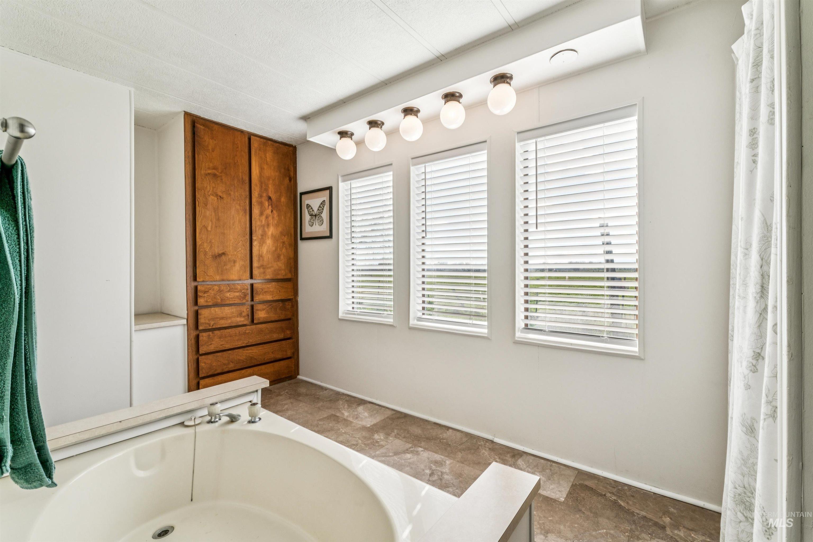 1050 NW 10th Ave, Payette, Idaho 83661, 3 Bedrooms, 2 Bathrooms, Residential For Sale, Price $515,000, 98998428