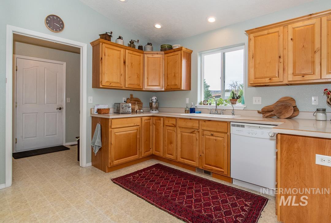 2584 W 8th St, Weiser, Idaho 83672, 3 Bedrooms, 2 Bathrooms, Residential For Sale, Price $375,000,MLS 98998435