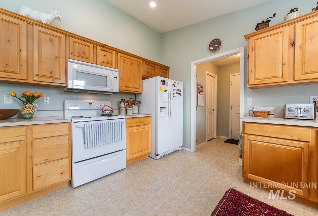 2584 W 8th St, Weiser, Idaho 83672, 3 Bedrooms, 2 Bathrooms, Residential For Sale, Price $375,000,MLS 98998435