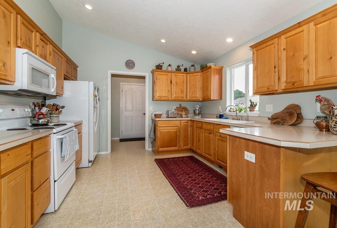 2584 W 8th St, Weiser, Idaho 83672, 3 Bedrooms, 2 Bathrooms, Residential For Sale, Price $375,000,MLS 98998435