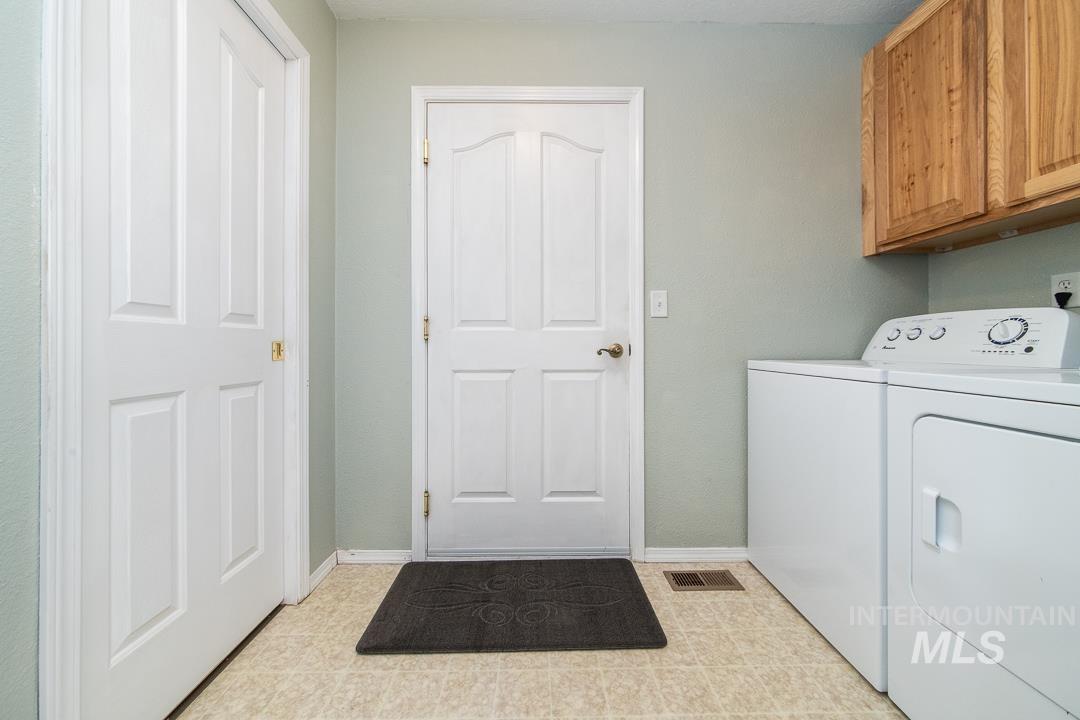 2584 W 8th St, Weiser, Idaho 83672, 3 Bedrooms, 2 Bathrooms, Residential For Sale, Price $375,000,MLS 98998435