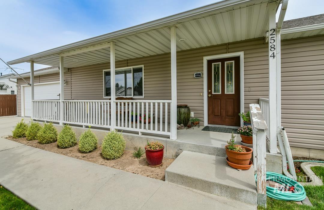 2584 W 8th St, Weiser, Idaho 83672, 3 Bedrooms, 2 Bathrooms, Residential For Sale, Price $375,000,MLS 98998435