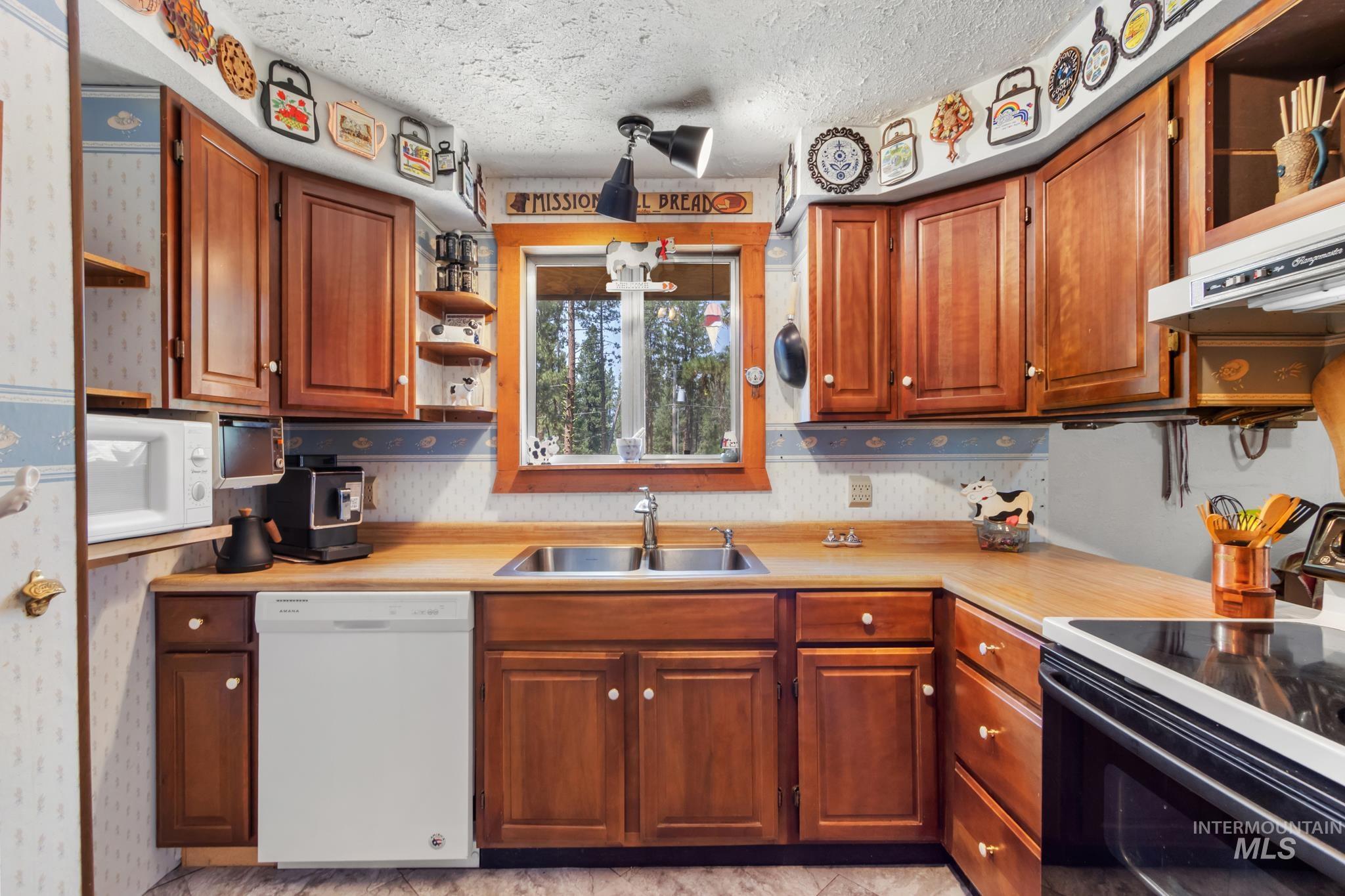90 Meadow Drive, Idaho City, Idaho 83631, 4 Bedrooms, 4 Bathrooms, Residential For Sale, Price $495,000, 98998446
