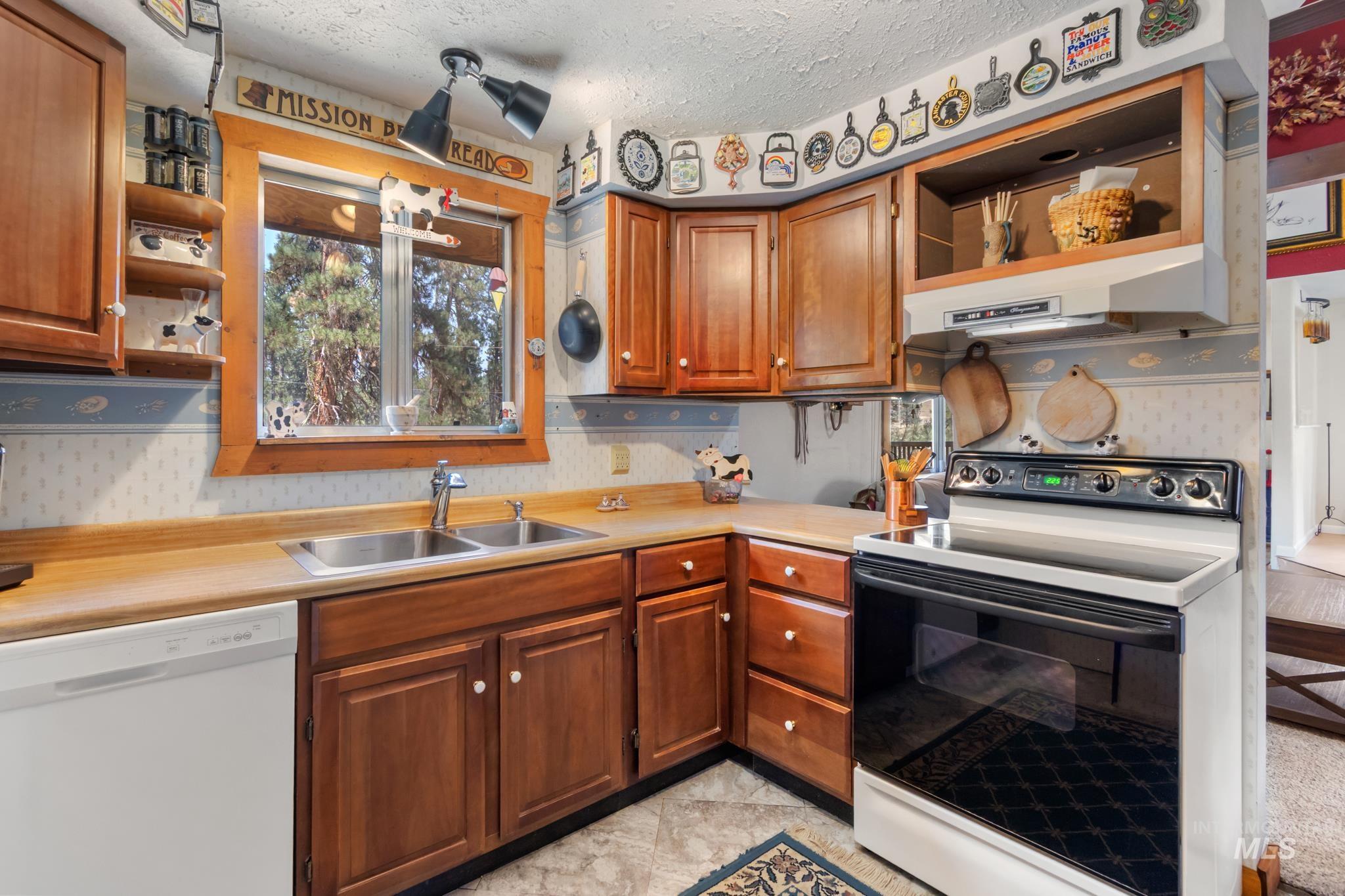 90 Meadow Drive, Idaho City, Idaho 83631, 4 Bedrooms, 4 Bathrooms, Residential For Sale, Price $495,000, 98998446