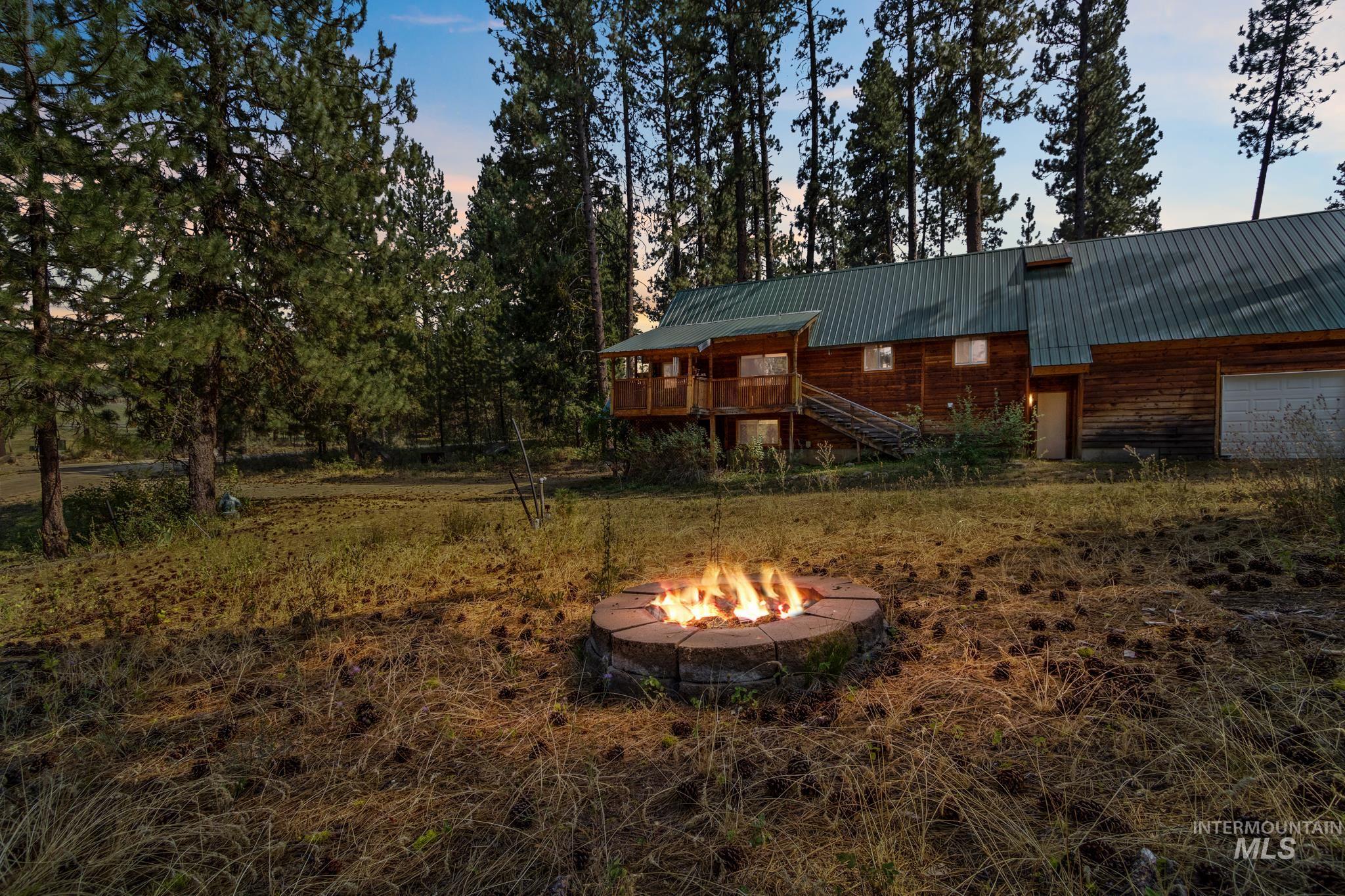 90 Meadow Drive, Idaho City, Idaho 83631, 4 Bedrooms, 4 Bathrooms, Residential For Sale, Price $495,000, 98998446