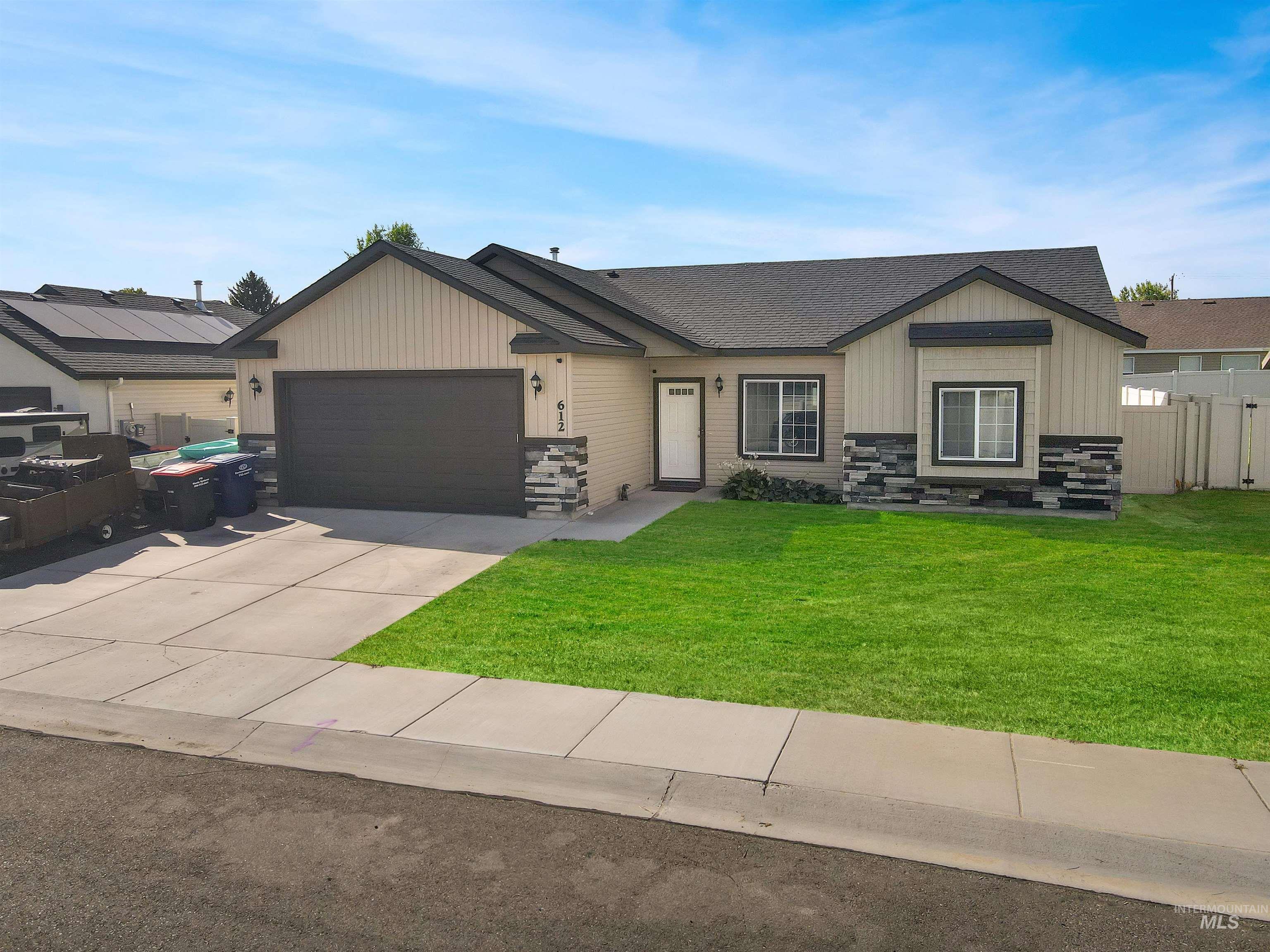 612 Heidi Ave, Twin Falls, Idaho 83301, 3 Bedrooms, 2 Bathrooms, Residential For Sale, Price $345,000,MLS 98998477