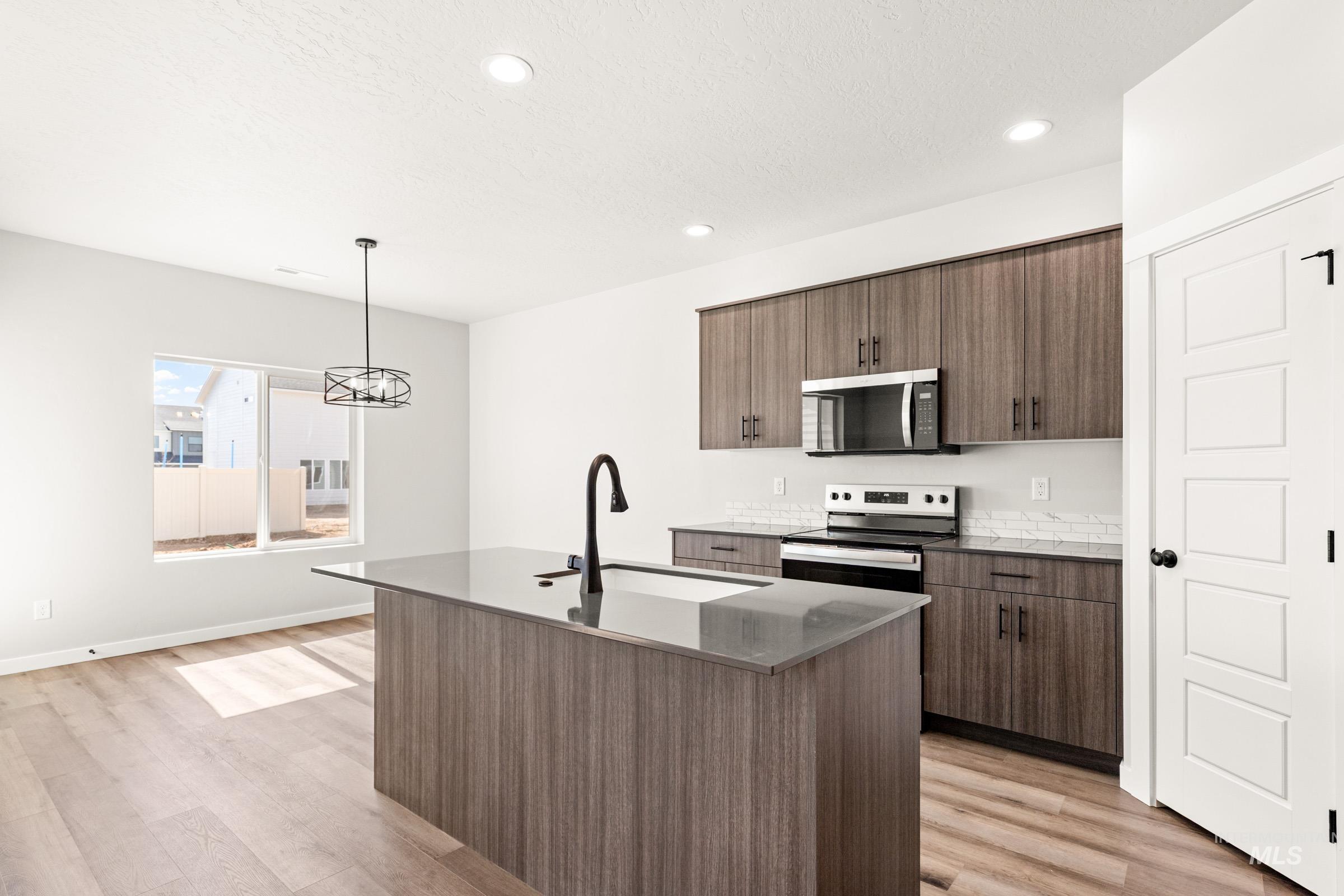 9471 W Blazing Star St, Nampa, Idaho 83687, 3 Bedrooms, 2 Bathrooms, Residential For Sale, Price $454,990, 98998488