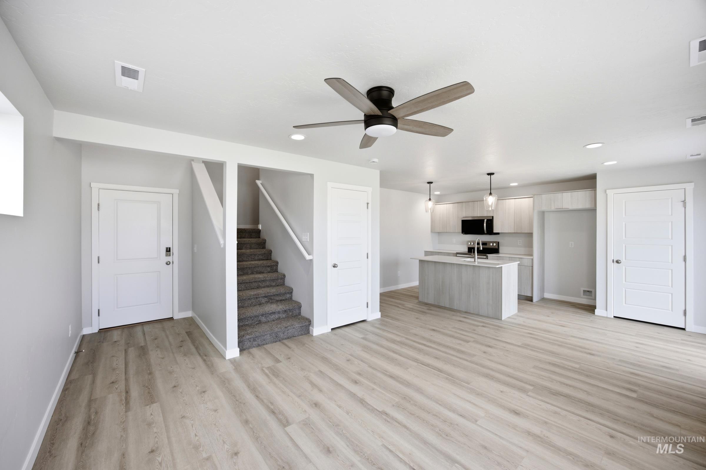 10866 Greensboro St, Caldwell, Idaho 83605, 3 Bedrooms, 2.5 Bathrooms, Residential For Sale, Price $370,990, 98998491