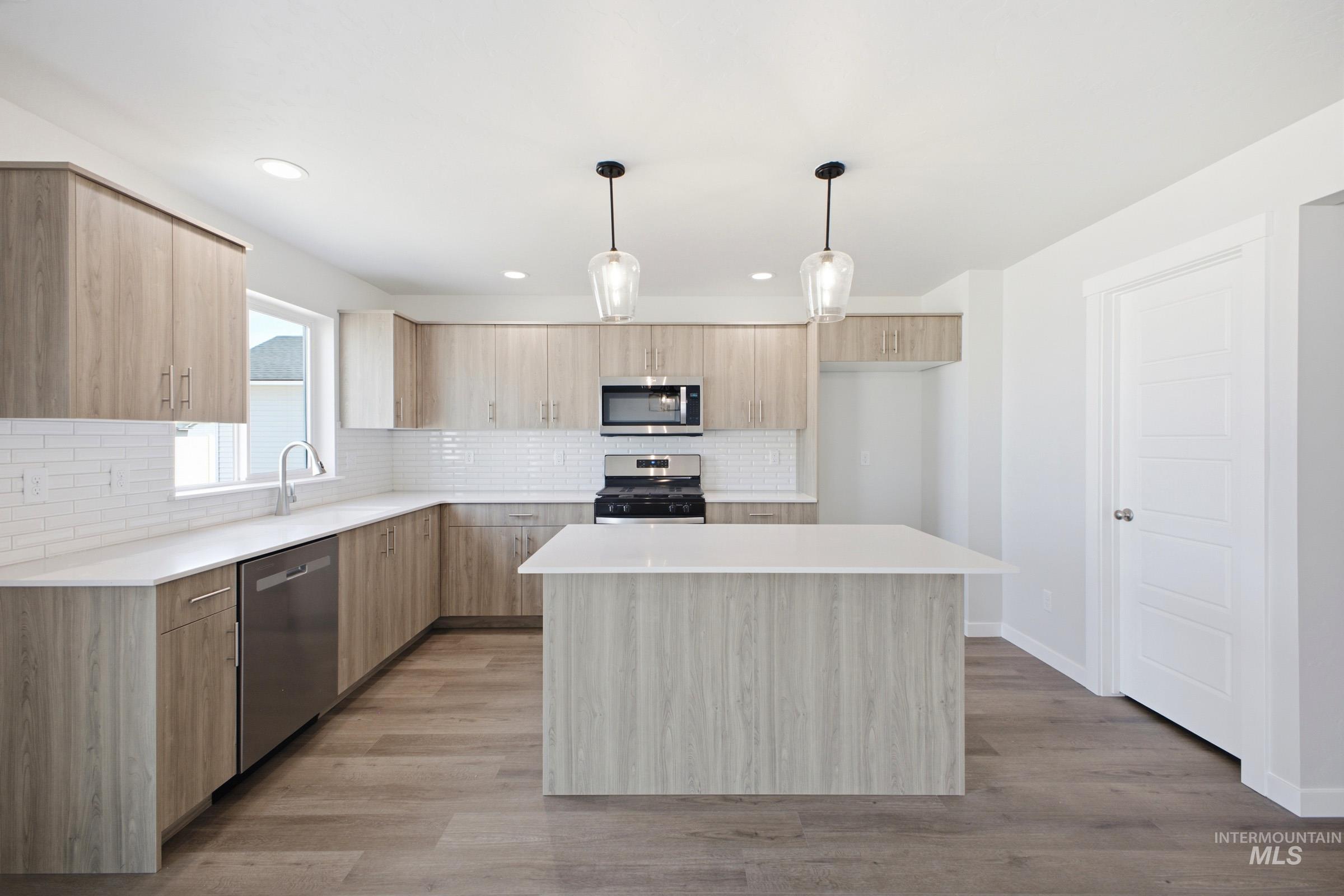 2308 W Red Jasper Dr, Kuna, Idaho 83634, 4 Bedrooms, 2.5 Bathrooms, Residential For Sale, Price $510,990,MLS 98998496