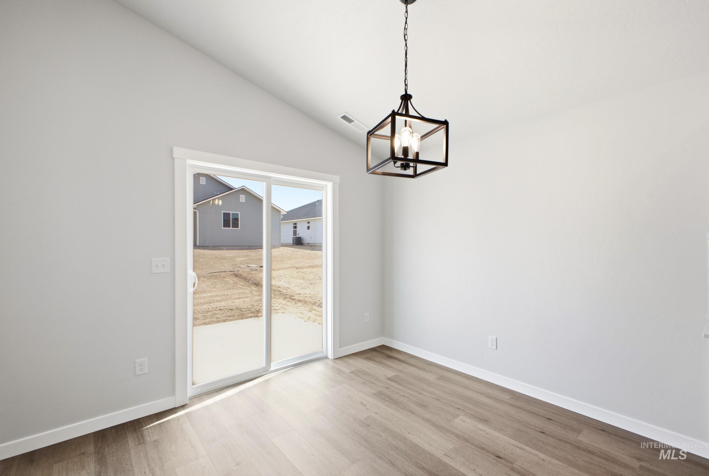2562 W Tar Sands Dr, Kuna, Idaho 83634, 3 Bedrooms, 2 Bathrooms, Residential For Sale, Price $445,990,MLS 98998497
