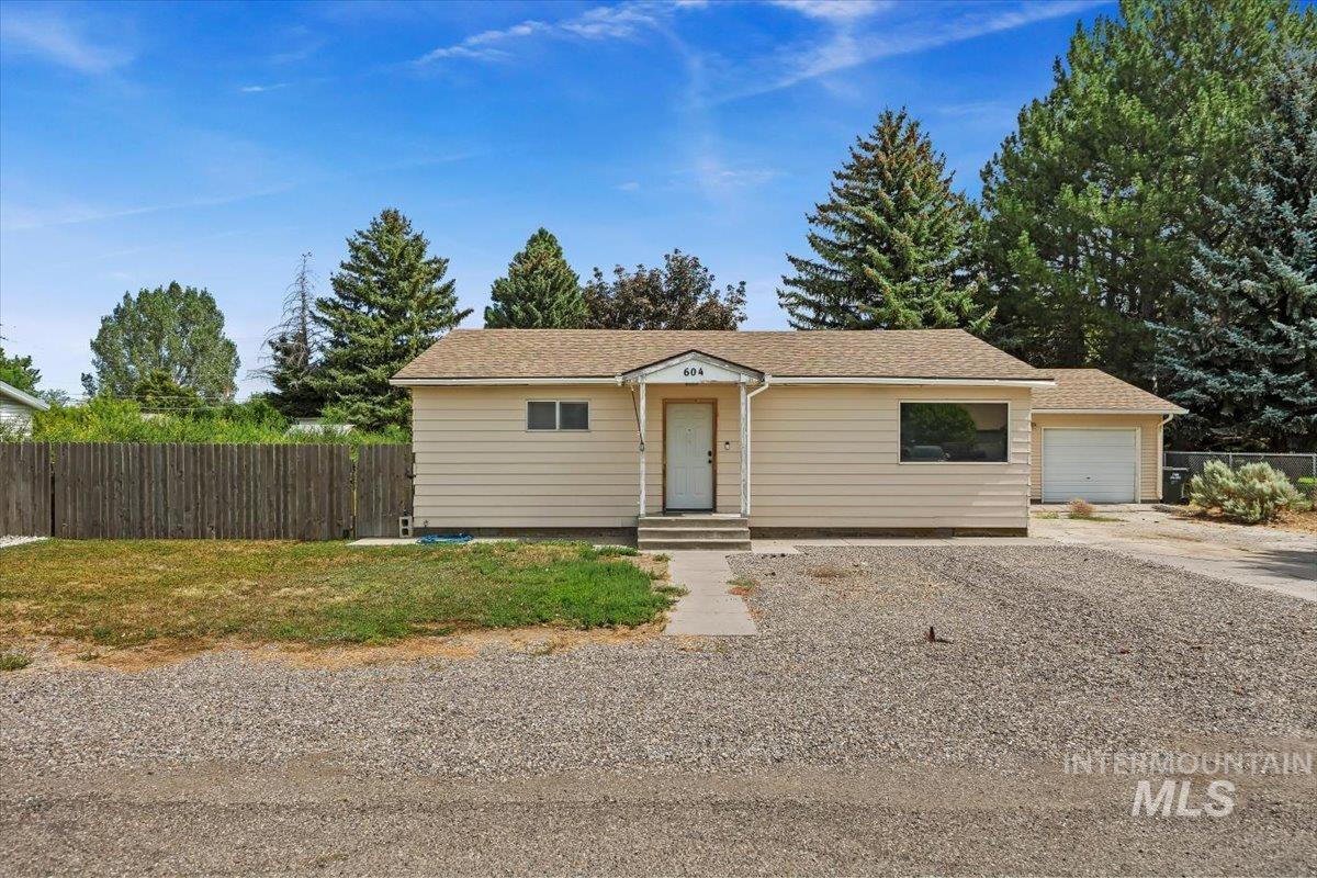 604 Birch Dr, Heyburn, Idaho 83336, 3 Bedrooms, 1 Bathroom, Residential For Sale, Price $255,000,MLS 98998507