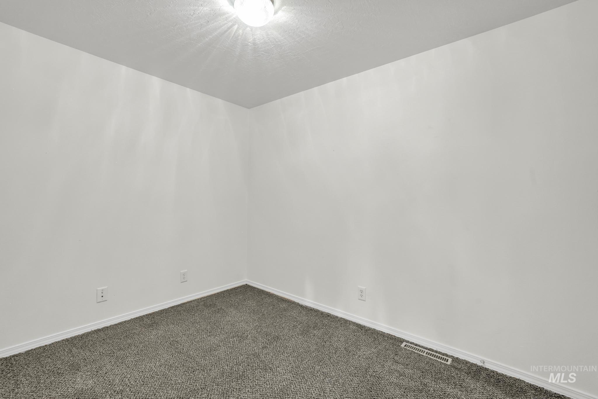 351 4 Elm St N, Twin Falls, Idaho 83301, 3 Bedrooms, 2 Bathrooms, Residential For Sale, Price $229,900,MLS 98998517