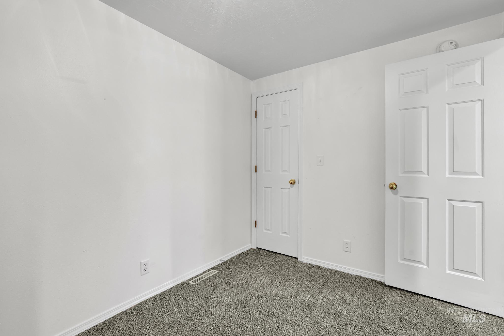 351 4 Elm St N, Twin Falls, Idaho 83301, 3 Bedrooms, 2 Bathrooms, Residential For Sale, Price $229,900,MLS 98998517