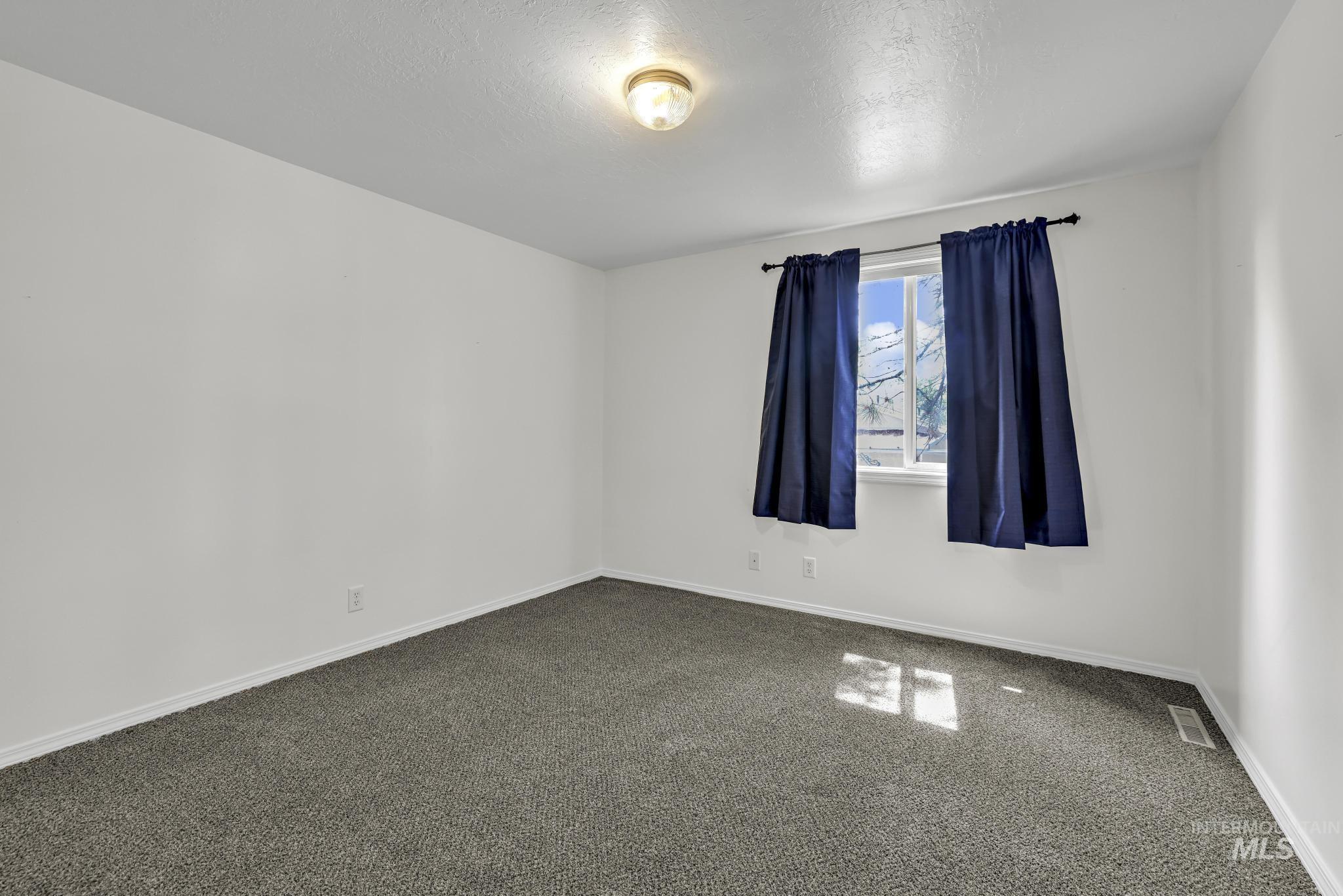 351 4 Elm St N, Twin Falls, Idaho 83301, 3 Bedrooms, 2 Bathrooms, Residential For Sale, Price $229,900,MLS 98998517
