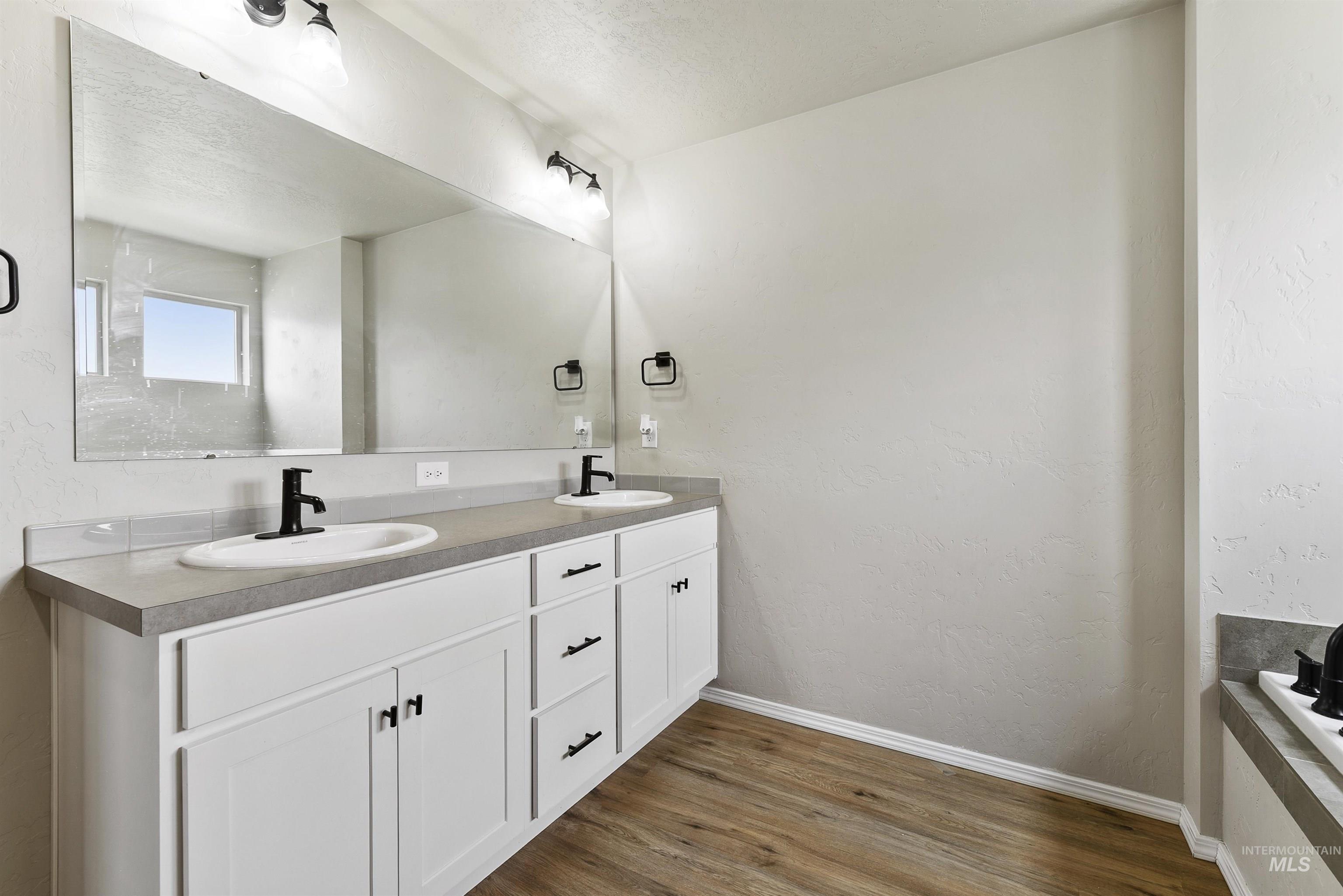 13178 S Wind River Ave, Nampa, Idaho 83686, 5 Bedrooms, 2.5 Bathrooms, Residential For Sale, Price $509,000,MLS 98998519