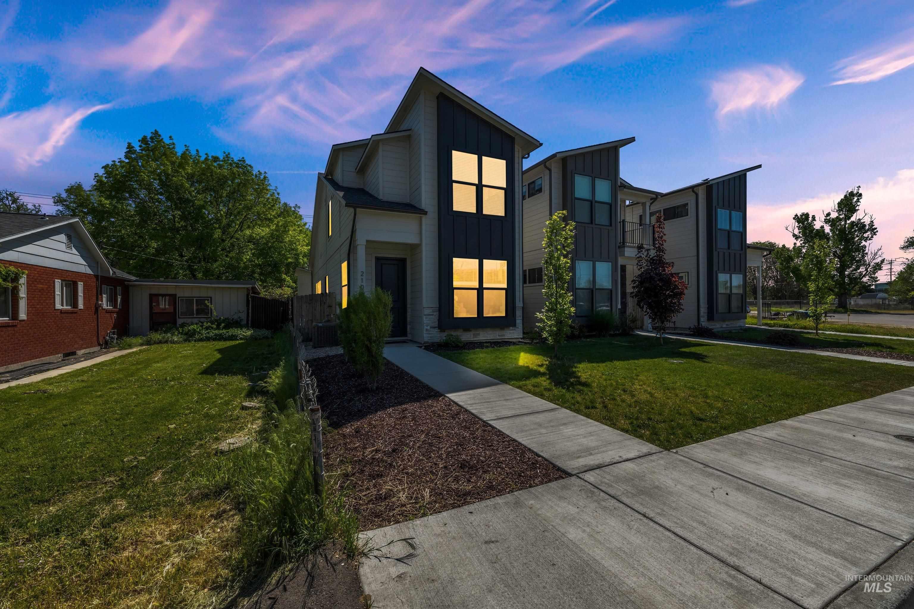 2106 N 35th St, Boise, Idaho 83703, 4 Bedrooms, 3 Bathrooms, Residential Income For Sale, Price $640,000,MLS 98998542