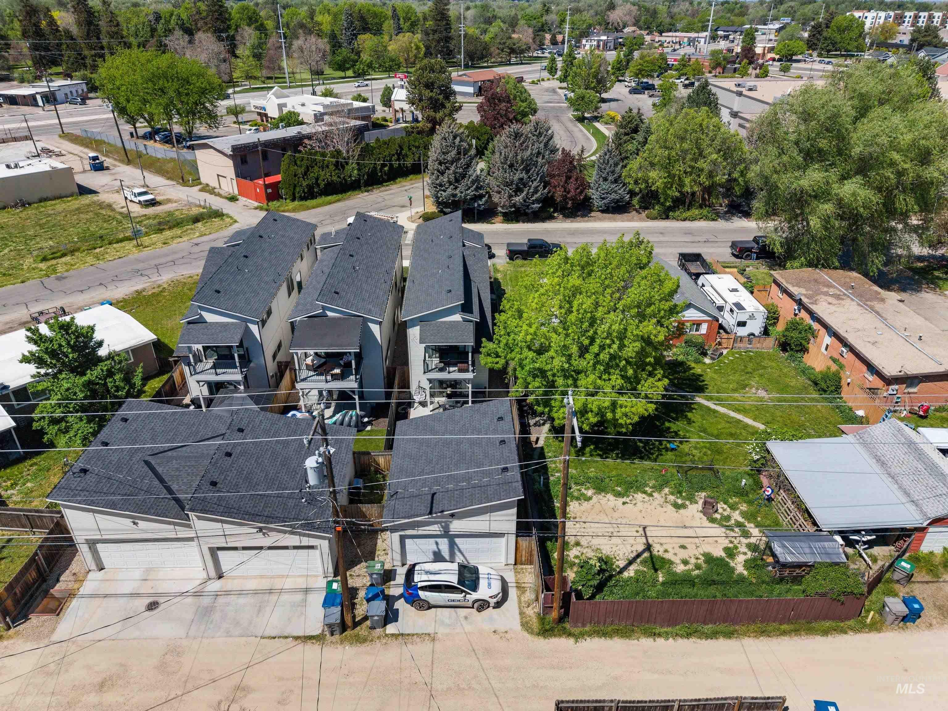 2106 N 35th St, Boise, Idaho 83703, 4 Bedrooms, 3 Bathrooms, Residential Income For Sale, Price $640,000,MLS 98998542