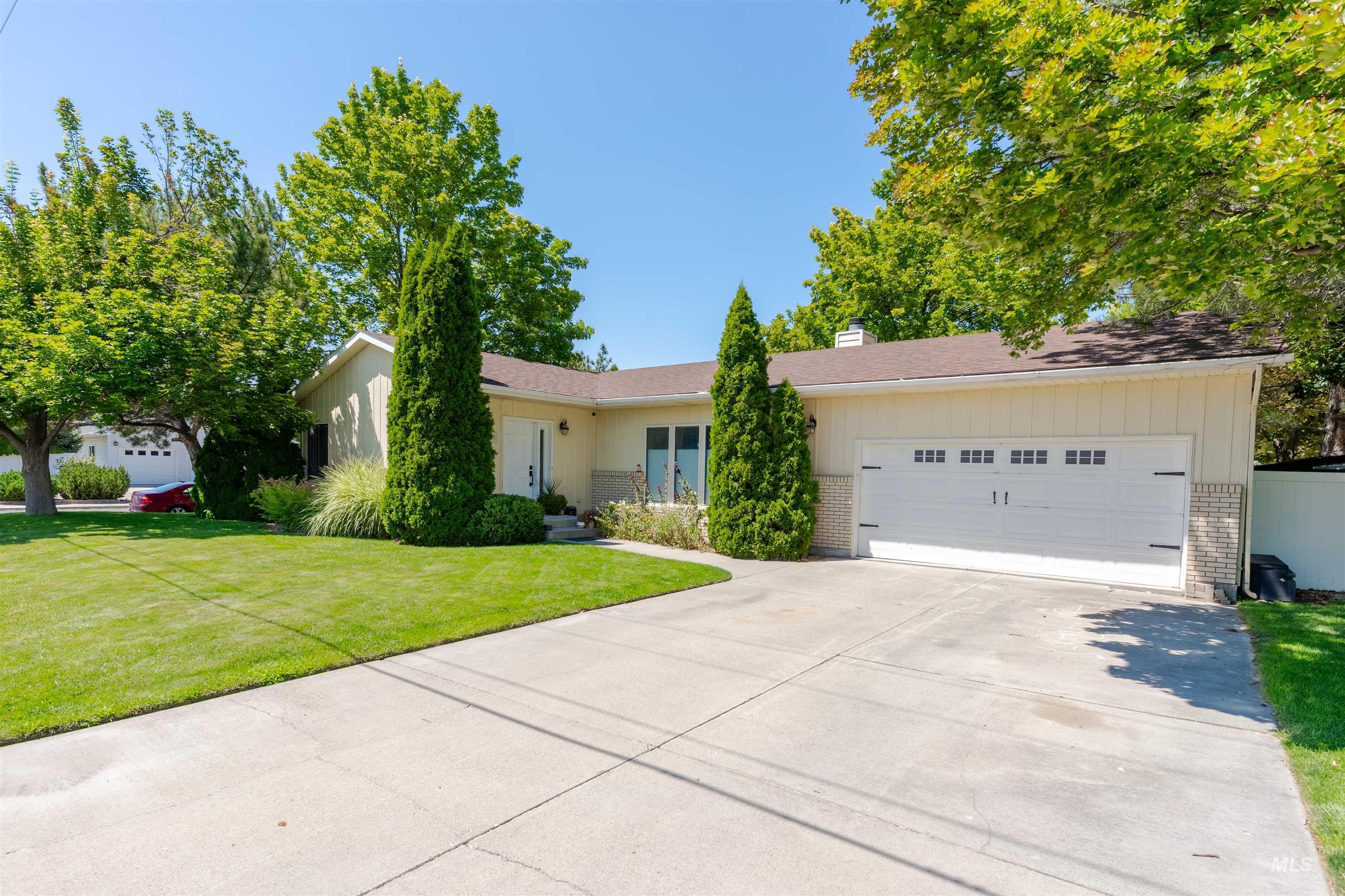 2711 Elizabeth Blvd, Twin Falls, Idaho 83301, 3 Bedrooms, 2 Bathrooms, Residential For Sale, Price $350,000,MLS 98998548