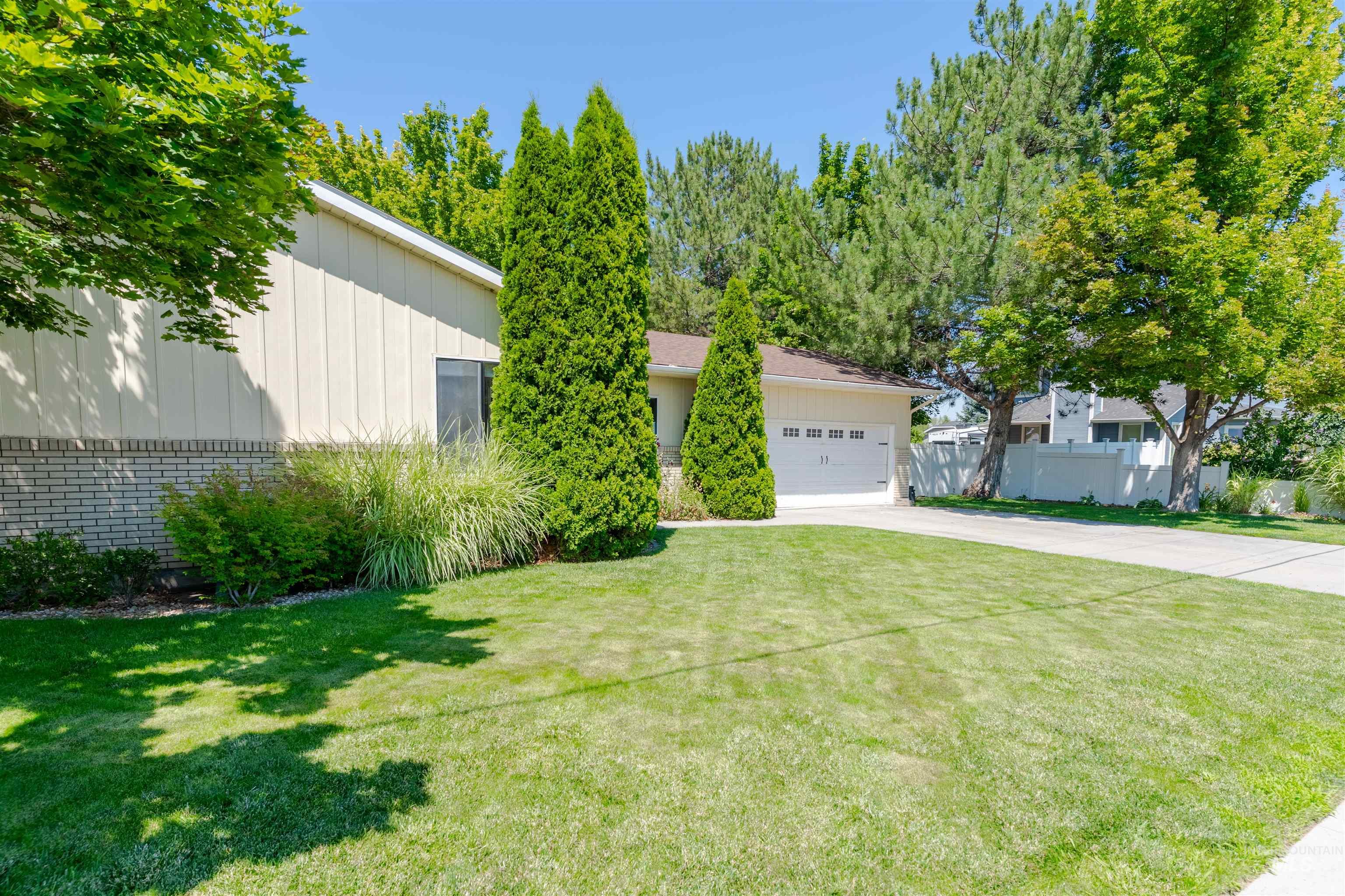 2711 Elizabeth Blvd, Twin Falls, Idaho 83301, 3 Bedrooms, 2 Bathrooms, Residential For Sale, Price $350,000,MLS 98998548