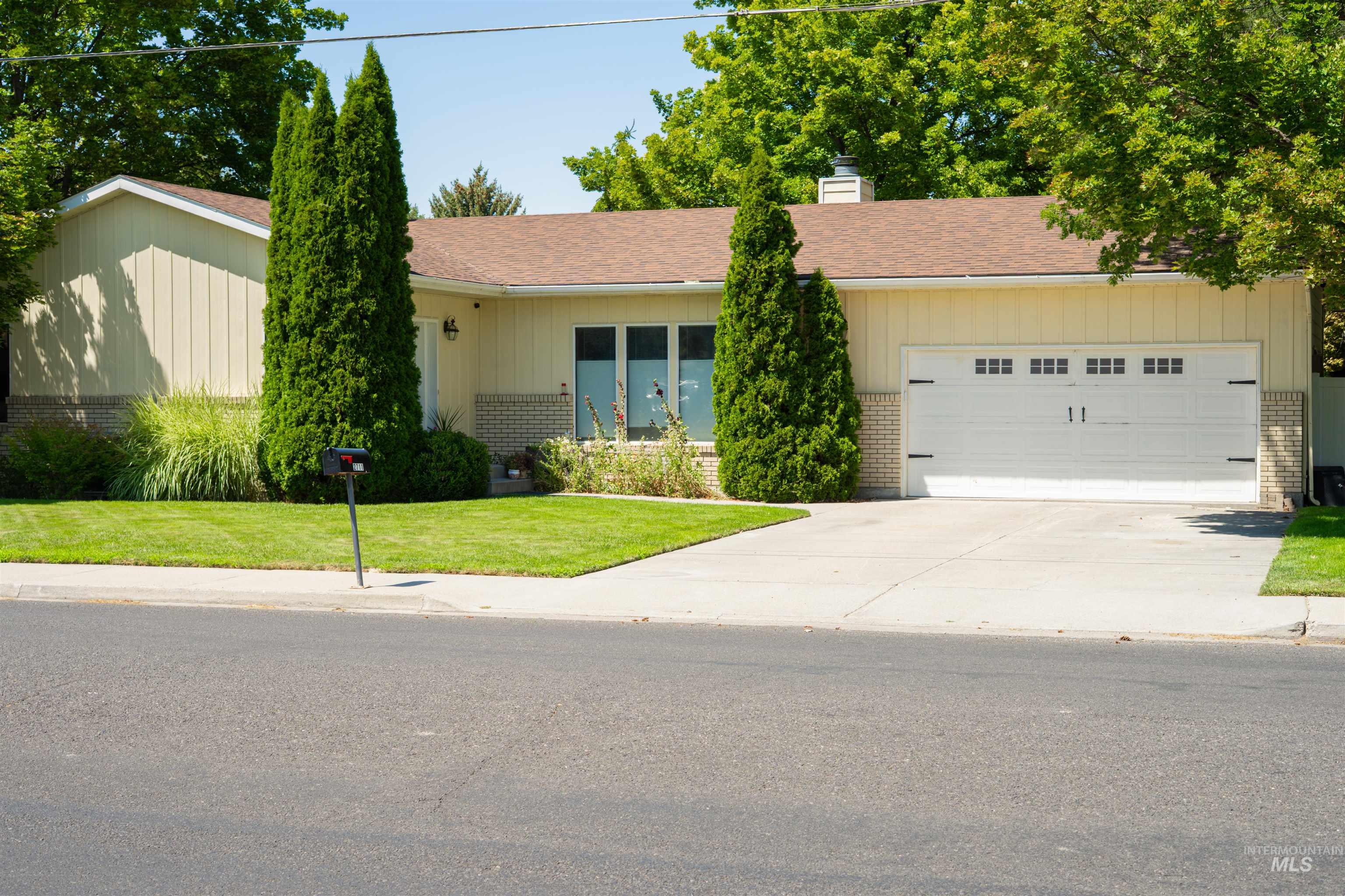 2711 Elizabeth Blvd, Twin Falls, Idaho 83301, 3 Bedrooms, 2 Bathrooms, Residential For Sale, Price $350,000,MLS 98998548