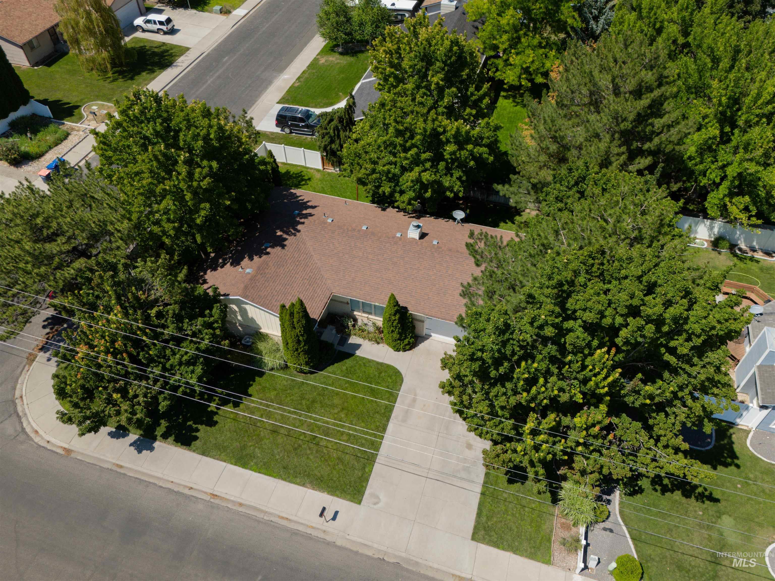 2711 Elizabeth Blvd, Twin Falls, Idaho 83301, 3 Bedrooms, 2 Bathrooms, Residential For Sale, Price $350,000,MLS 98998548