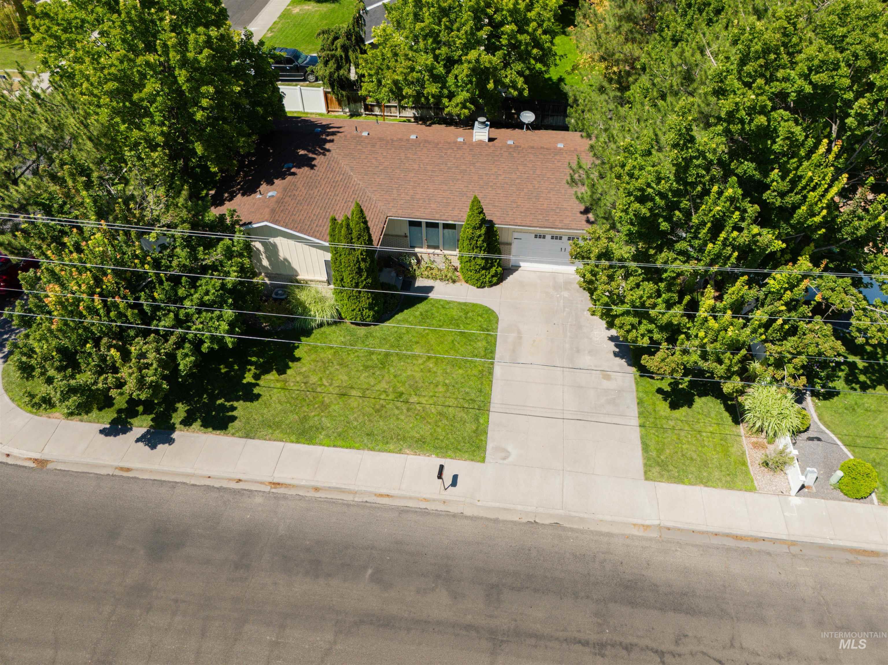 2711 Elizabeth Blvd, Twin Falls, Idaho 83301, 3 Bedrooms, 2 Bathrooms, Residential For Sale, Price $350,000,MLS 98998548