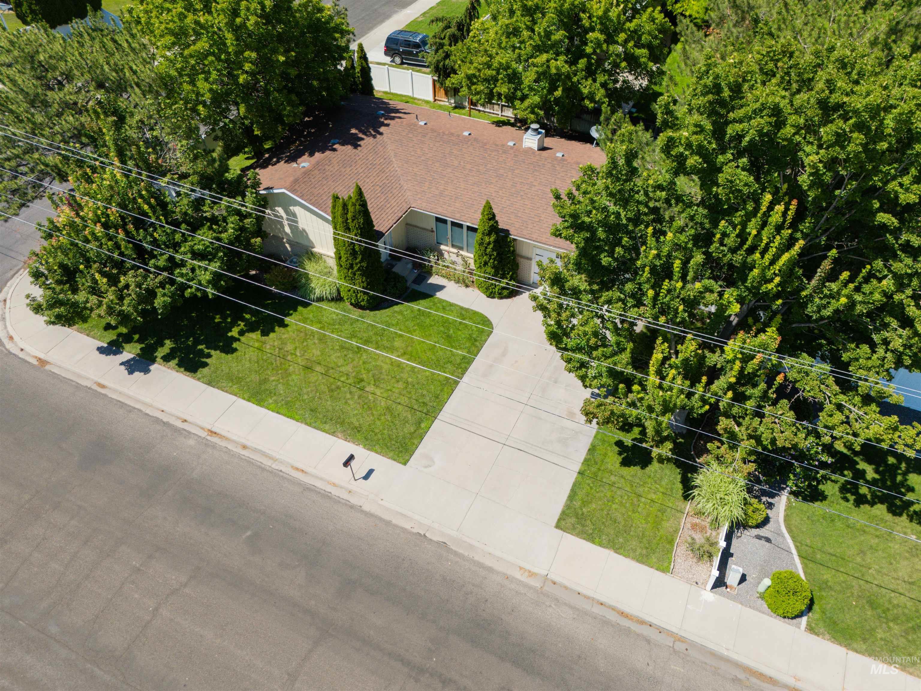 2711 Elizabeth Blvd, Twin Falls, Idaho 83301, 3 Bedrooms, 2 Bathrooms, Residential For Sale, Price $350,000,MLS 98998548