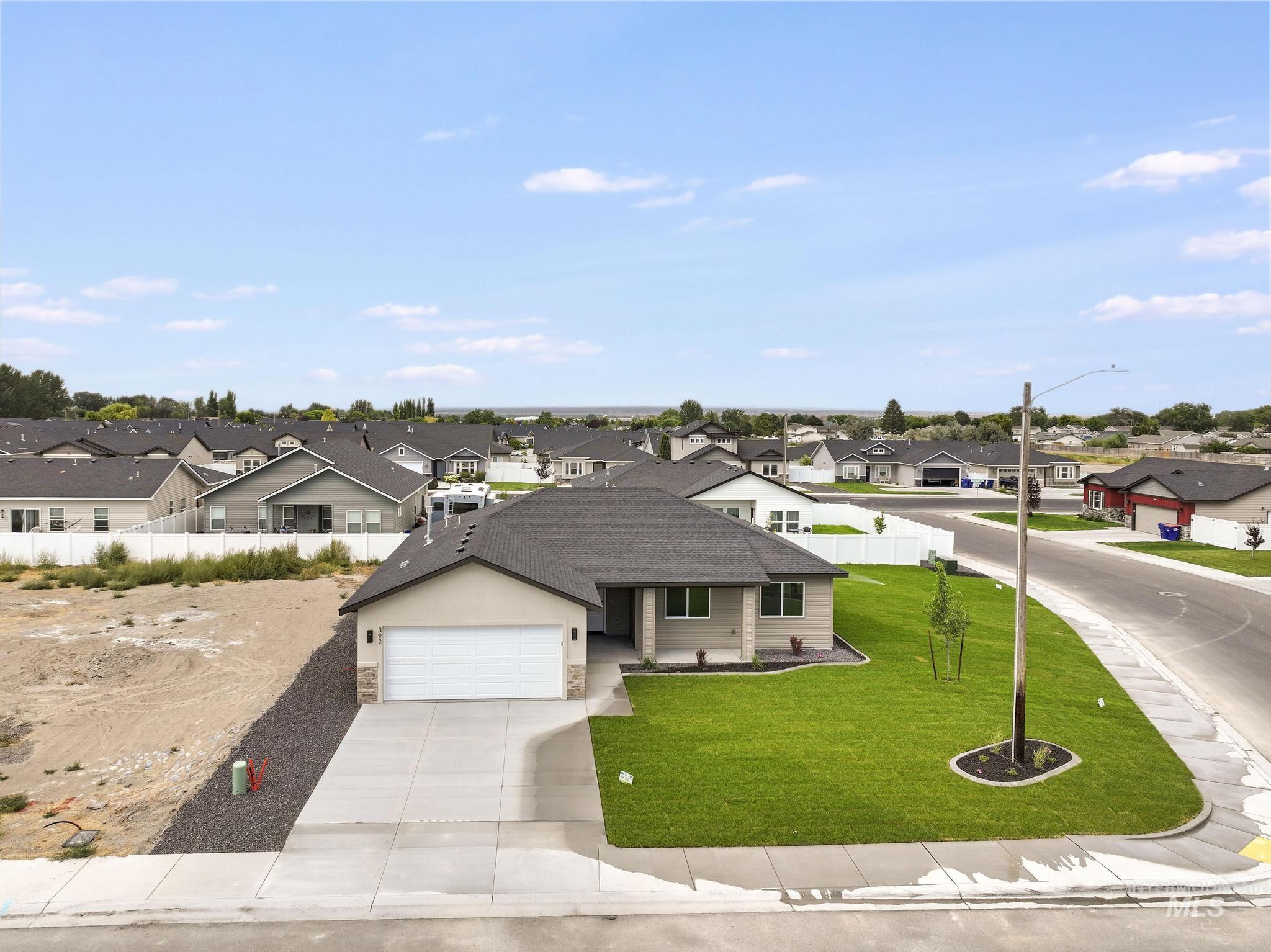 392 Rock Dove Loop, Twin Falls, Idaho 83301, 4 Bedrooms, 2 Bathrooms, Residential For Sale, Price $386,900,MLS 98998550