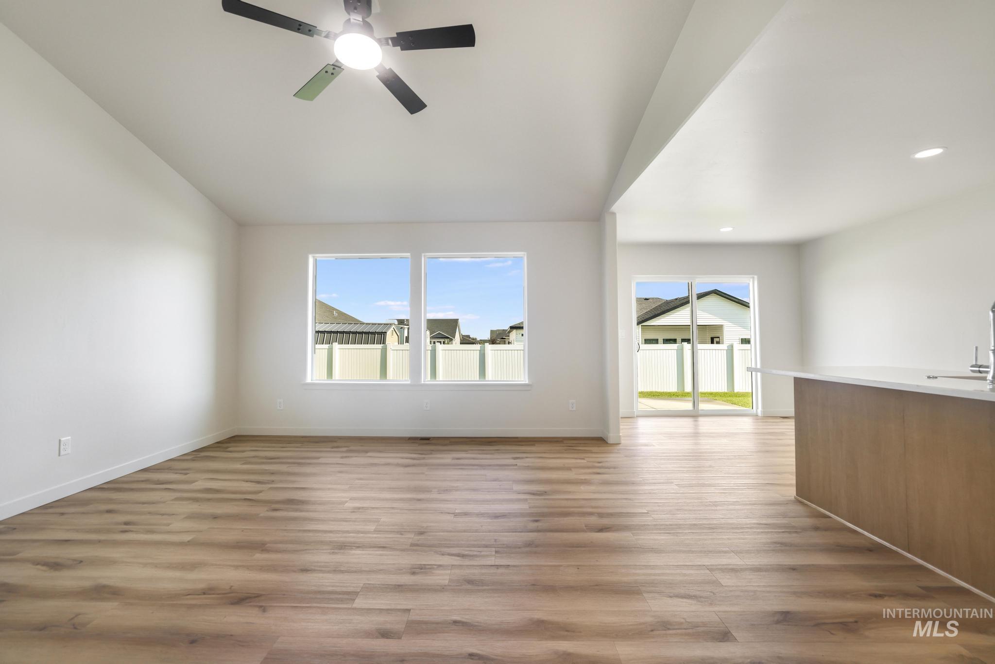 392 Rock Dove Loop, Twin Falls, Idaho 83301, 4 Bedrooms, 2 Bathrooms, Residential For Sale, Price $386,900,MLS 98998550