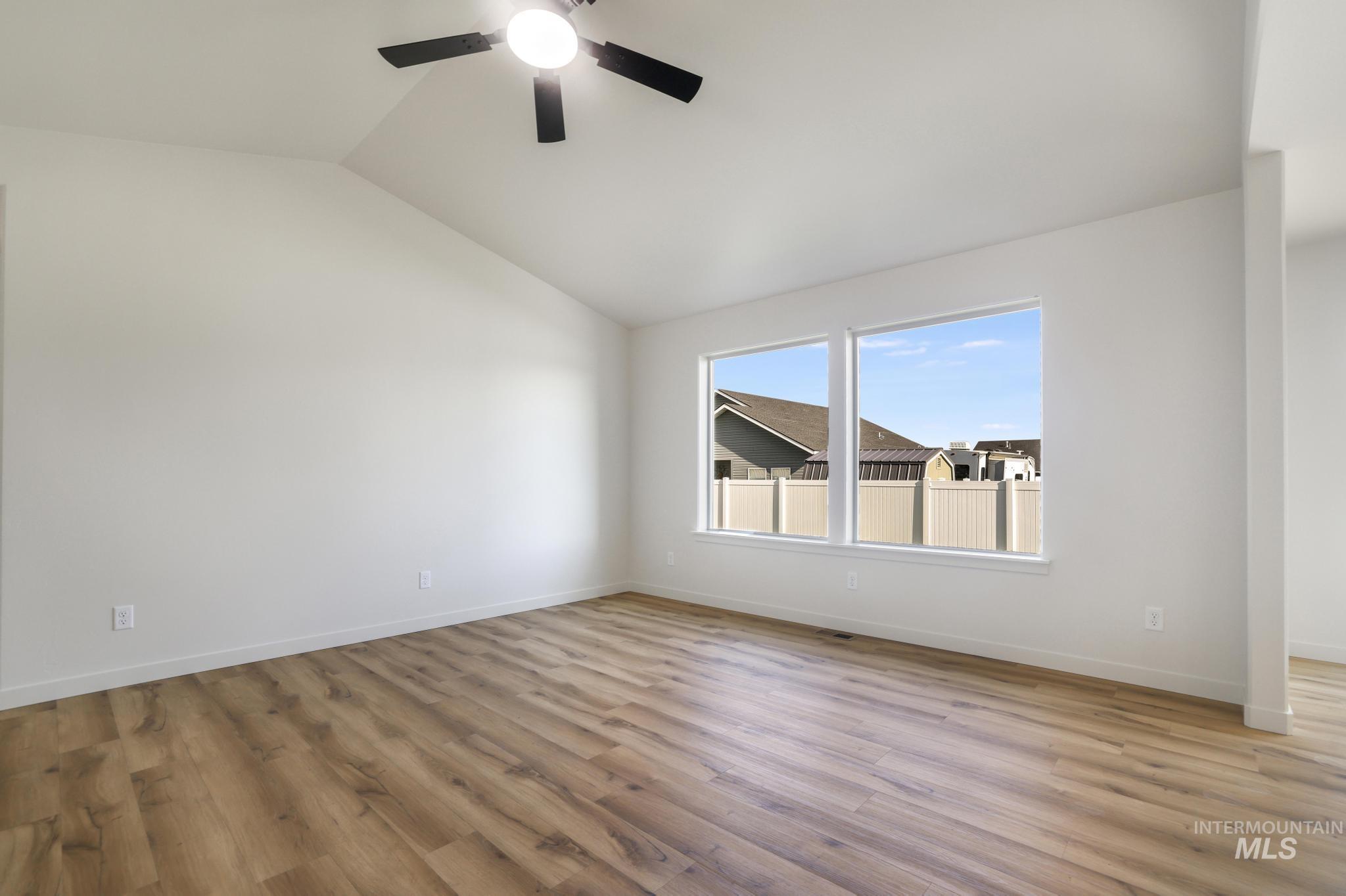 392 Rock Dove Loop, Twin Falls, Idaho 83301, 4 Bedrooms, 2 Bathrooms, Residential For Sale, Price $386,900,MLS 98998550