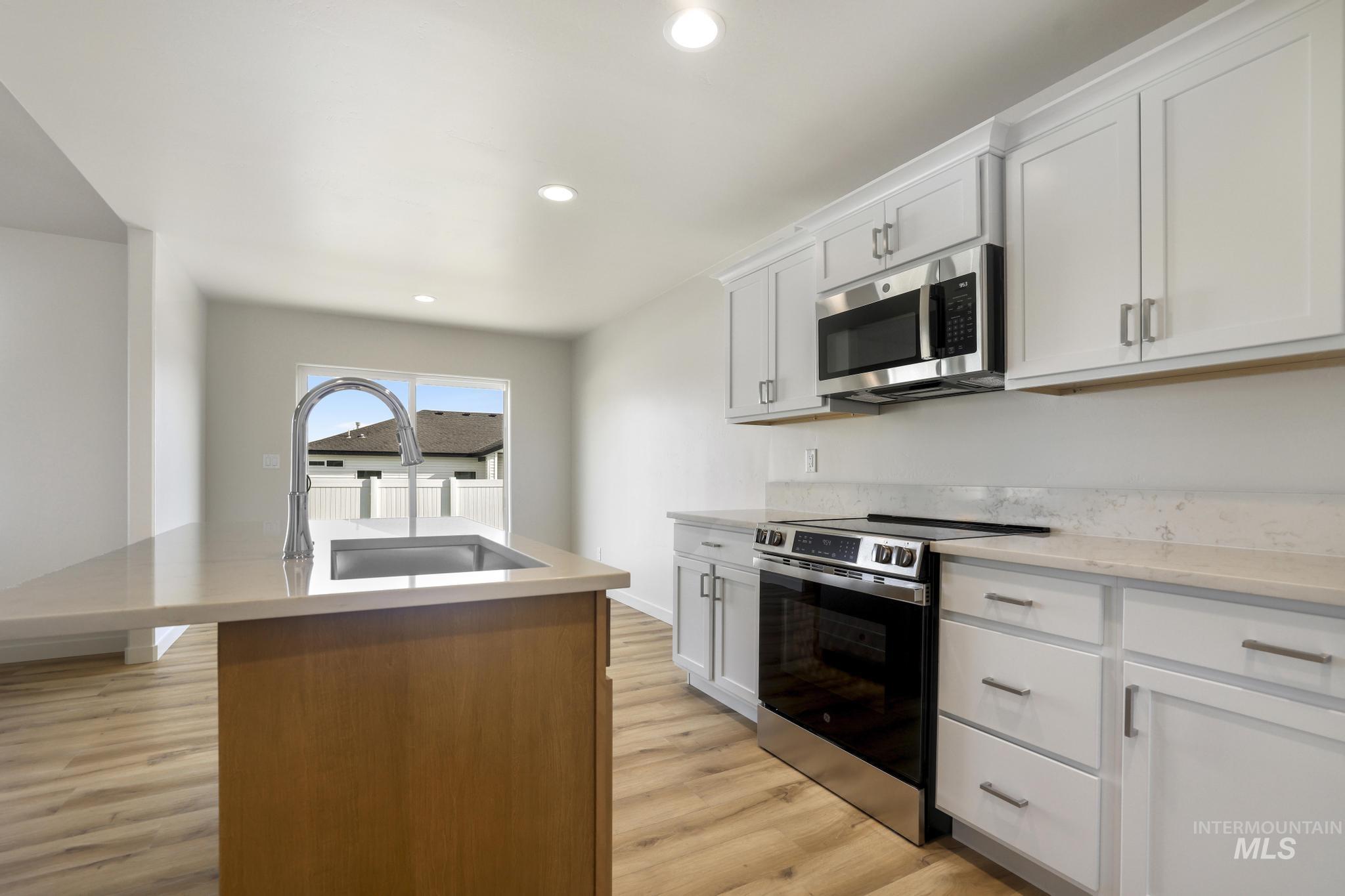 392 Rock Dove Loop, Twin Falls, Idaho 83301, 4 Bedrooms, 2 Bathrooms, Residential For Sale, Price $386,900,MLS 98998550