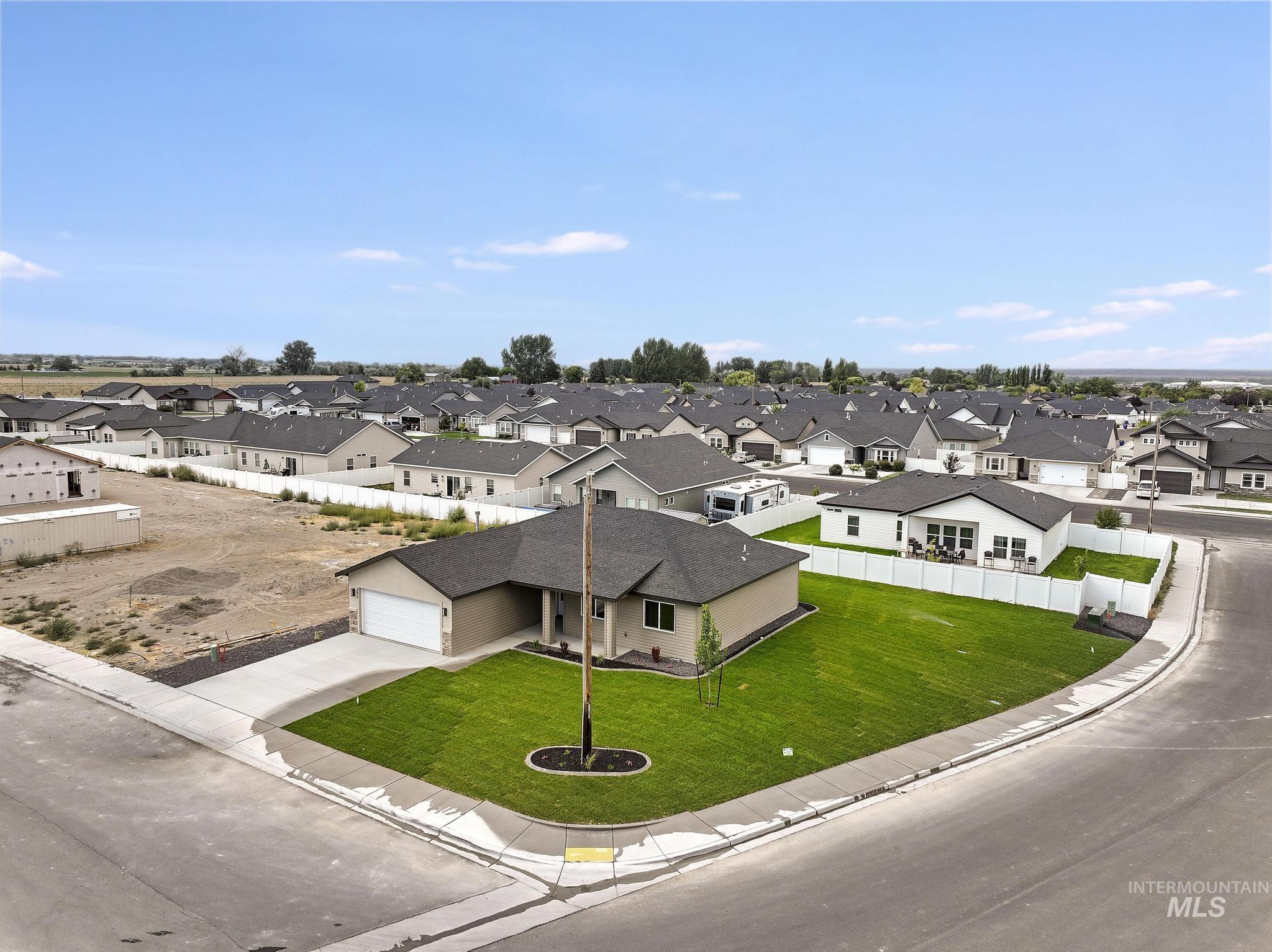 392 Rock Dove Loop, Twin Falls, Idaho 83301, 4 Bedrooms, 2 Bathrooms, Residential For Sale, Price $386,900,MLS 98998550