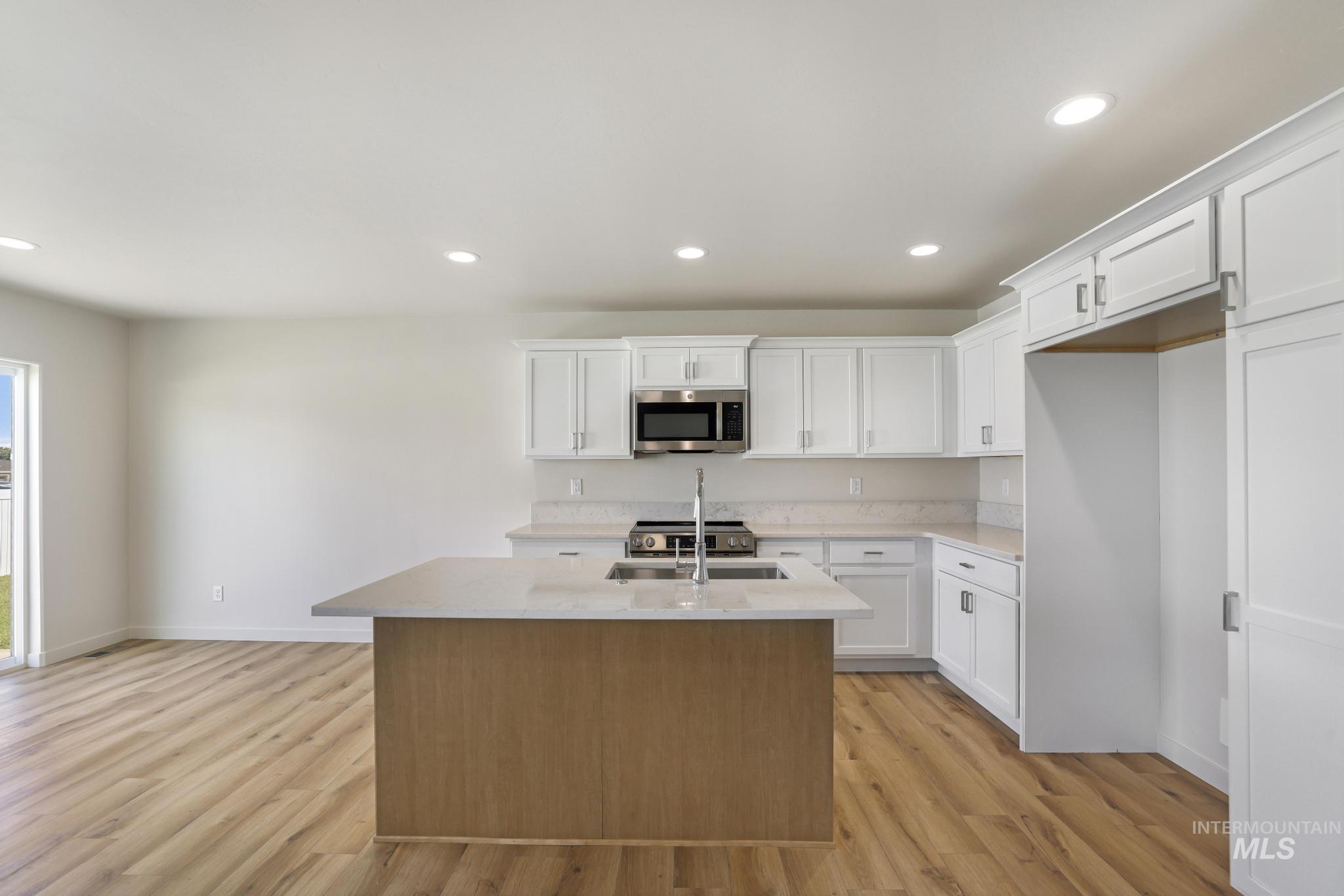 392 Rock Dove Loop, Twin Falls, Idaho 83301, 4 Bedrooms, 2 Bathrooms, Residential For Sale, Price $386,900,MLS 98998550