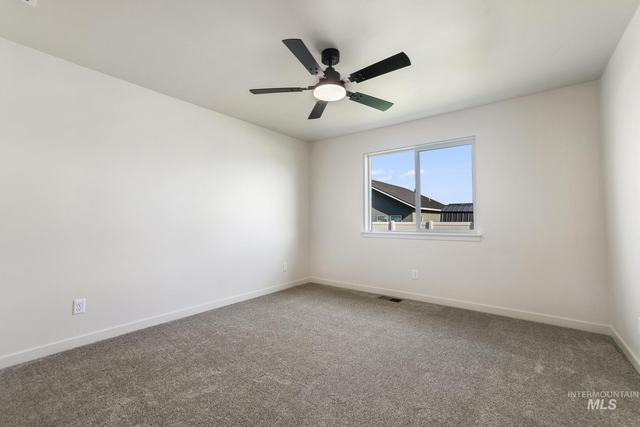 392 Rock Dove Loop, Twin Falls, Idaho 83301, 4 Bedrooms, 2 Bathrooms, Residential For Sale, Price $386,900,MLS 98998550