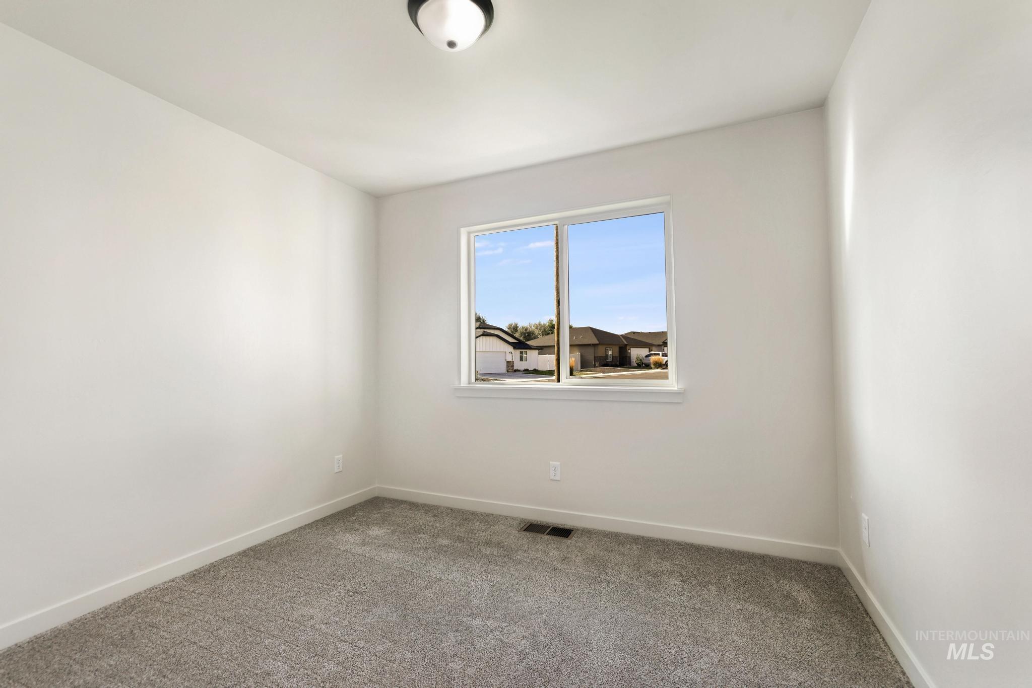 392 Rock Dove Loop, Twin Falls, Idaho 83301, 4 Bedrooms, 2 Bathrooms, Residential For Sale, Price $386,900,MLS 98998550