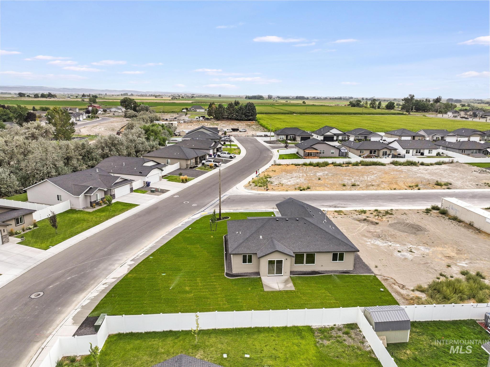 392 Rock Dove Loop, Twin Falls, Idaho 83301, 4 Bedrooms, 2 Bathrooms, Residential For Sale, Price $386,900,MLS 98998550
