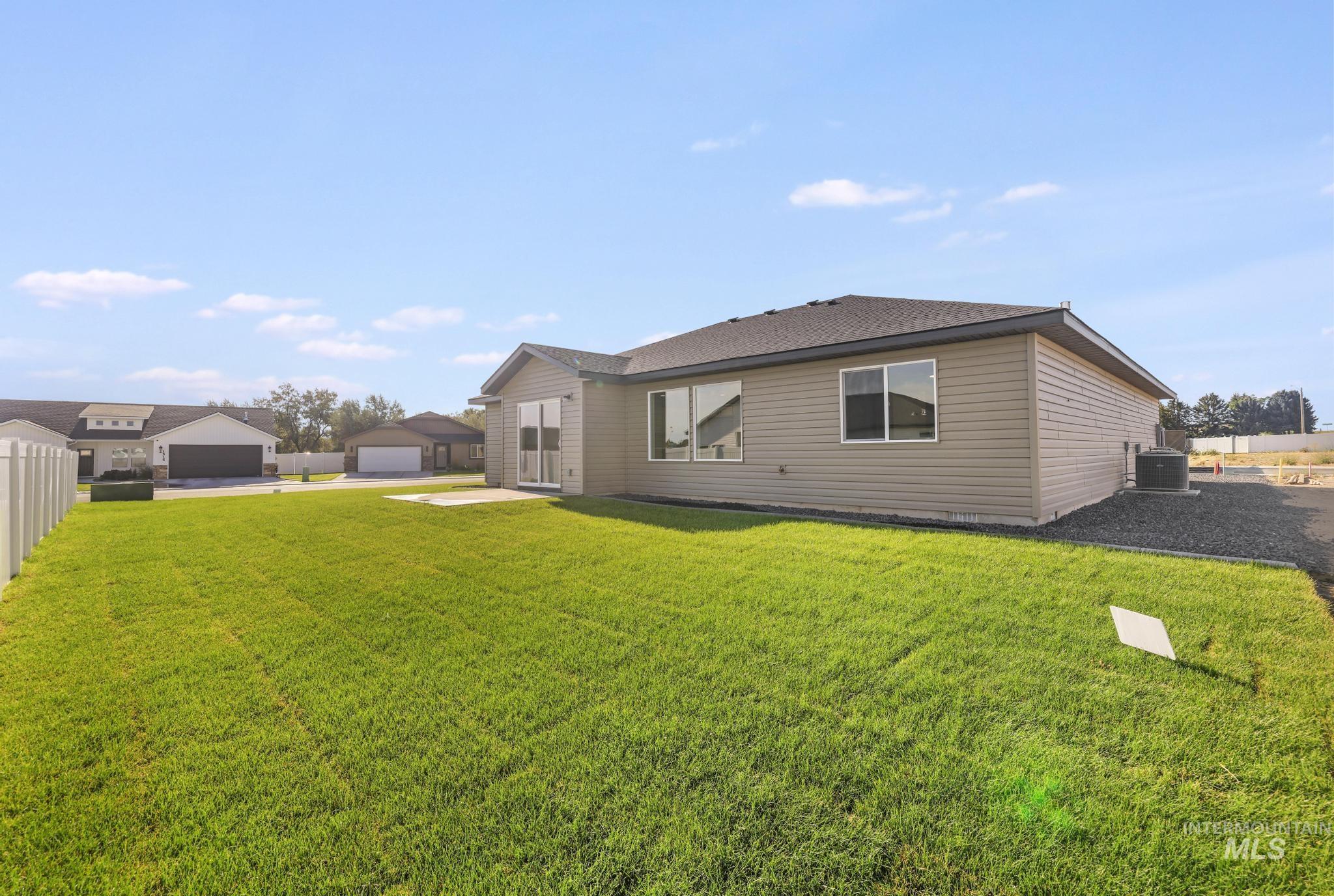 392 Rock Dove Loop, Twin Falls, Idaho 83301, 4 Bedrooms, 2 Bathrooms, Residential For Sale, Price $386,900,MLS 98998550