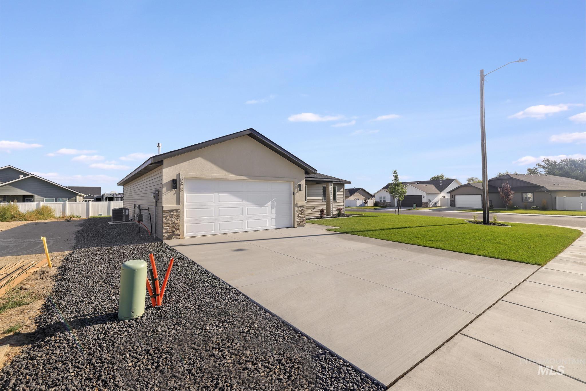 392 Rock Dove Loop, Twin Falls, Idaho 83301, 4 Bedrooms, 2 Bathrooms, Residential For Sale, Price $386,900,MLS 98998550