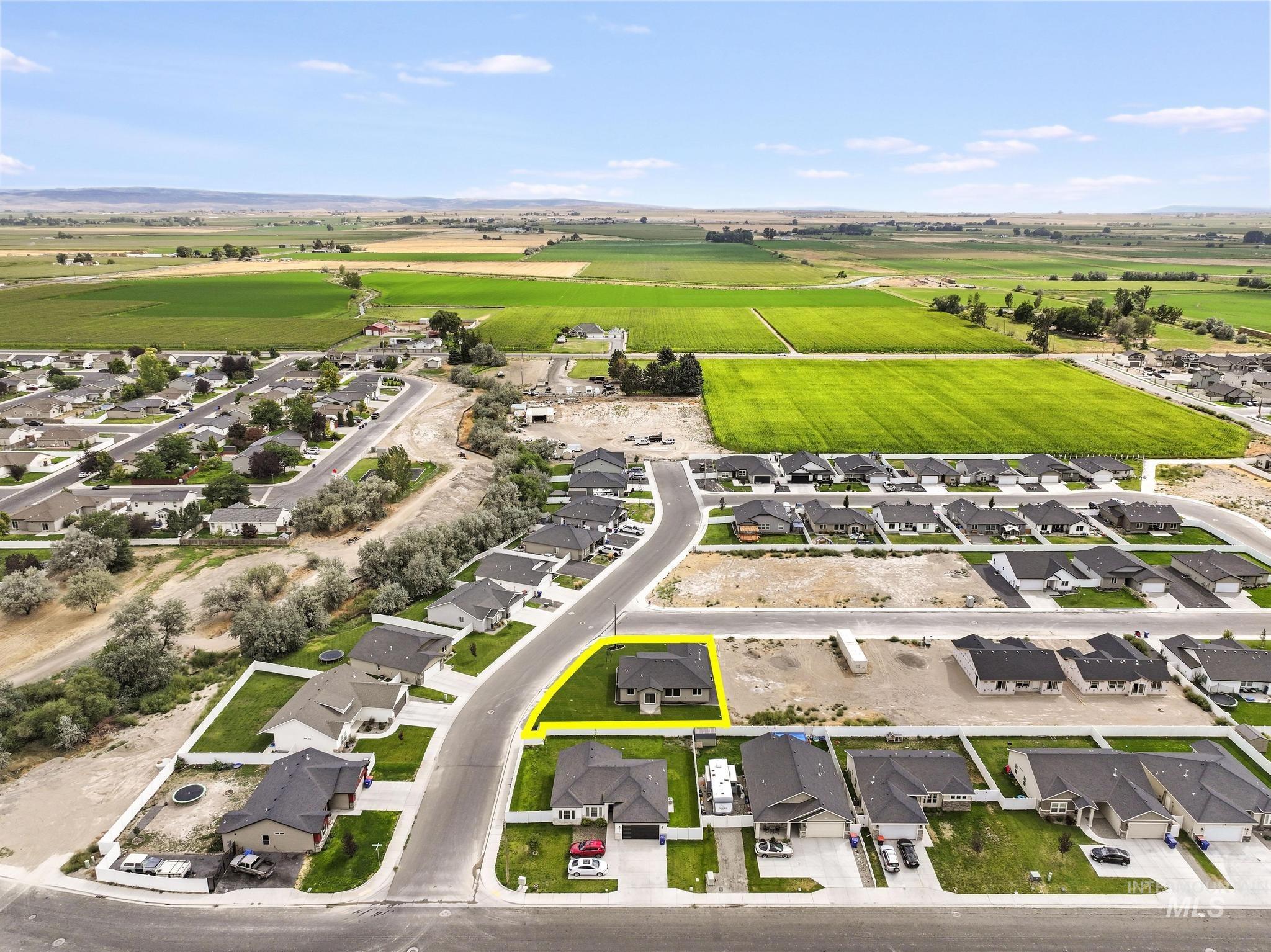 392 Rock Dove Loop, Twin Falls, Idaho 83301, 4 Bedrooms, 2 Bathrooms, Residential For Sale, Price $386,900,MLS 98998550