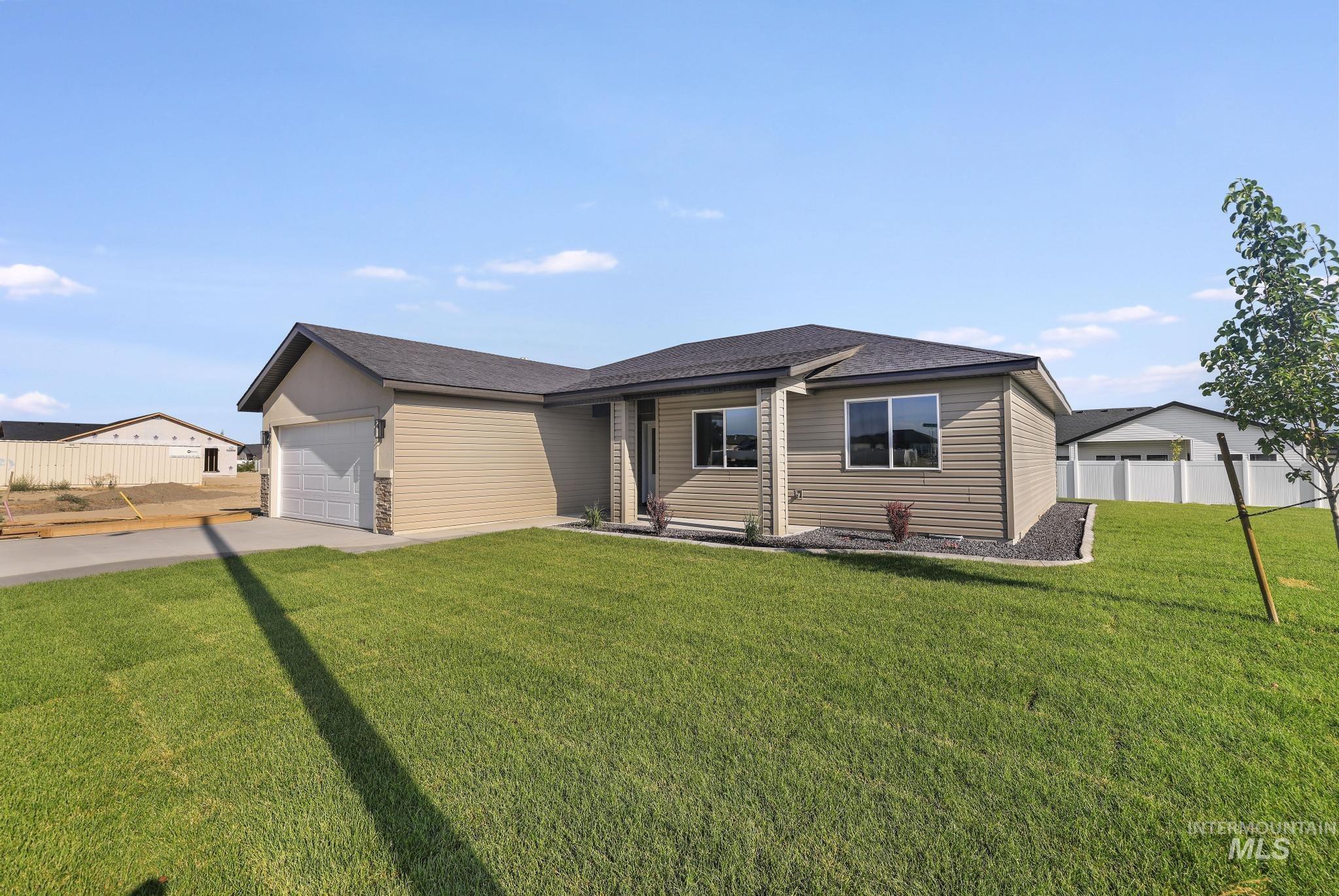 392 Rock Dove Loop, Twin Falls, Idaho 83301, 4 Bedrooms, 2 Bathrooms, Residential For Sale, Price $386,900,MLS 98998550