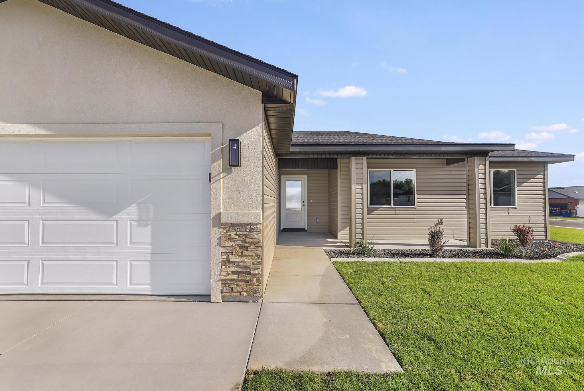 392 Rock Dove Loop, Twin Falls, Idaho 83301, 4 Bedrooms, 2 Bathrooms, Residential For Sale, Price $386,900,MLS 98998550