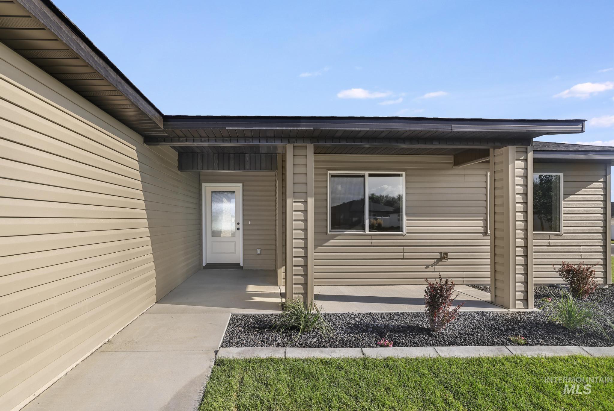 392 Rock Dove Loop, Twin Falls, Idaho 83301, 4 Bedrooms, 2 Bathrooms, Residential For Sale, Price $386,900,MLS 98998550