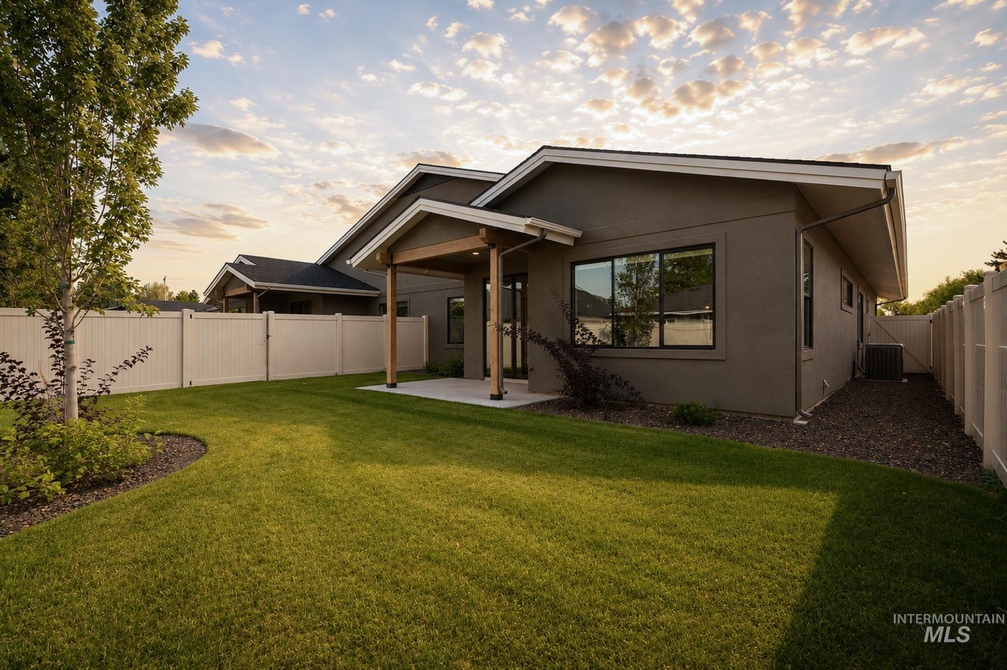 3057 N Lapis, Meridian, Idaho 83646, 3 Bedrooms, 2 Bathrooms, Residential For Sale, Price $539,900,MLS 98998556