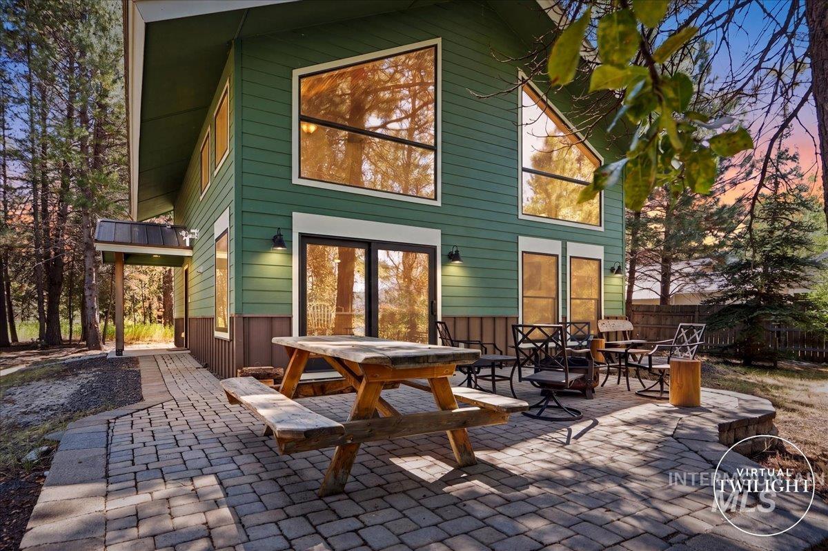 84 Golden Place, Donnelly, Idaho 83615, 3 Bedrooms, 2 Bathrooms, Residential For Sale, Price $998,500,MLS 98998559