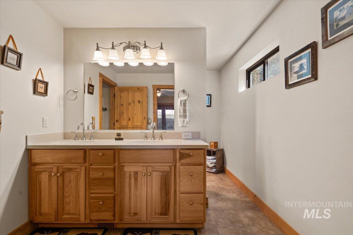 84 Golden Place, Donnelly, Idaho 83615, 3 Bedrooms, 2 Bathrooms, Residential For Sale, Price $998,500,MLS 98998559