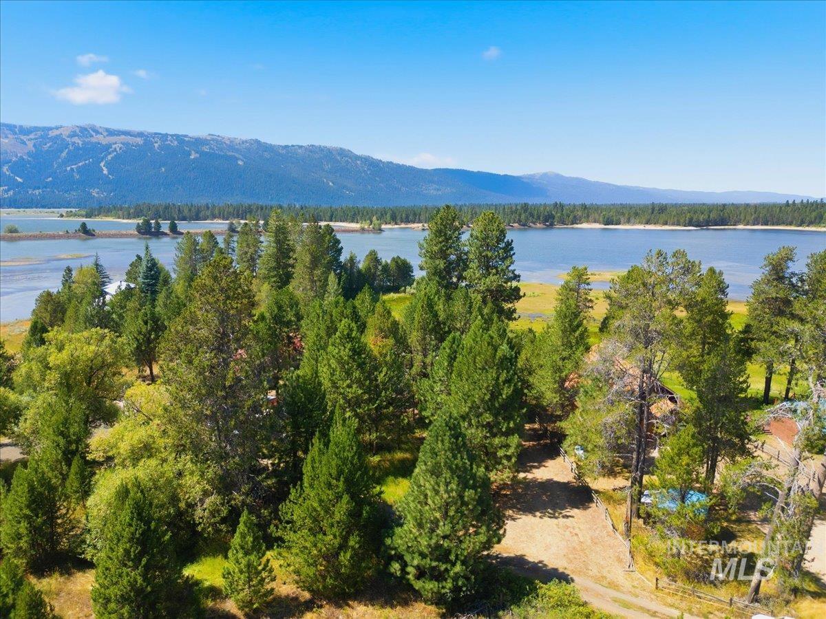 84 Golden Place, Donnelly, Idaho 83615, 3 Bedrooms, 2 Bathrooms, Residential For Sale, Price $998,500,MLS 98998559