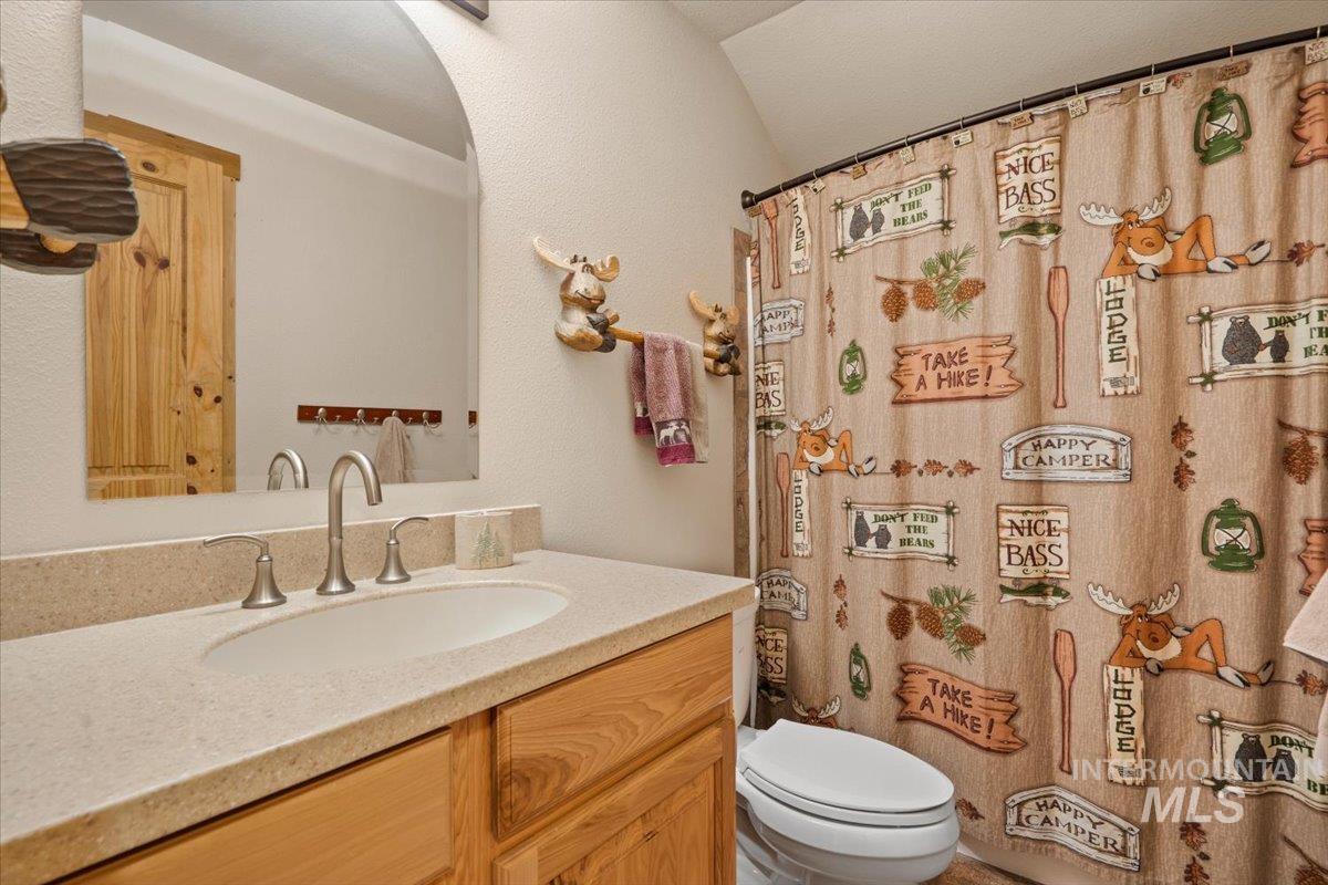 84 Golden Place, Donnelly, Idaho 83615, 3 Bedrooms, 2 Bathrooms, Residential For Sale, Price $998,500,MLS 98998559