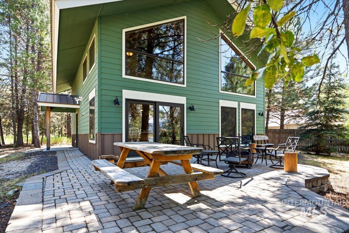 84 Golden Place, Donnelly, Idaho 83615, 3 Bedrooms, 2 Bathrooms, Residential For Sale, Price $998,500,MLS 98998559