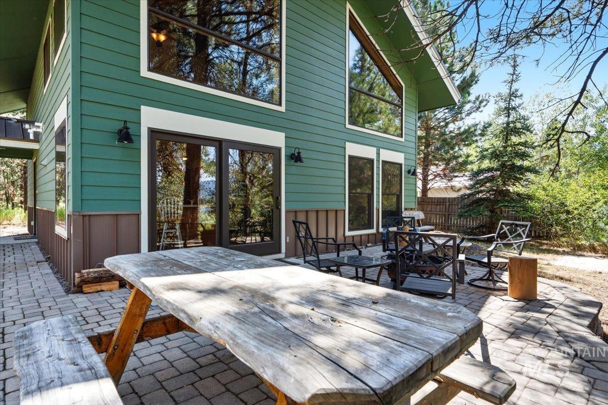 84 Golden Place, Donnelly, Idaho 83615, 3 Bedrooms, 2 Bathrooms, Residential For Sale, Price $998,500,MLS 98998559